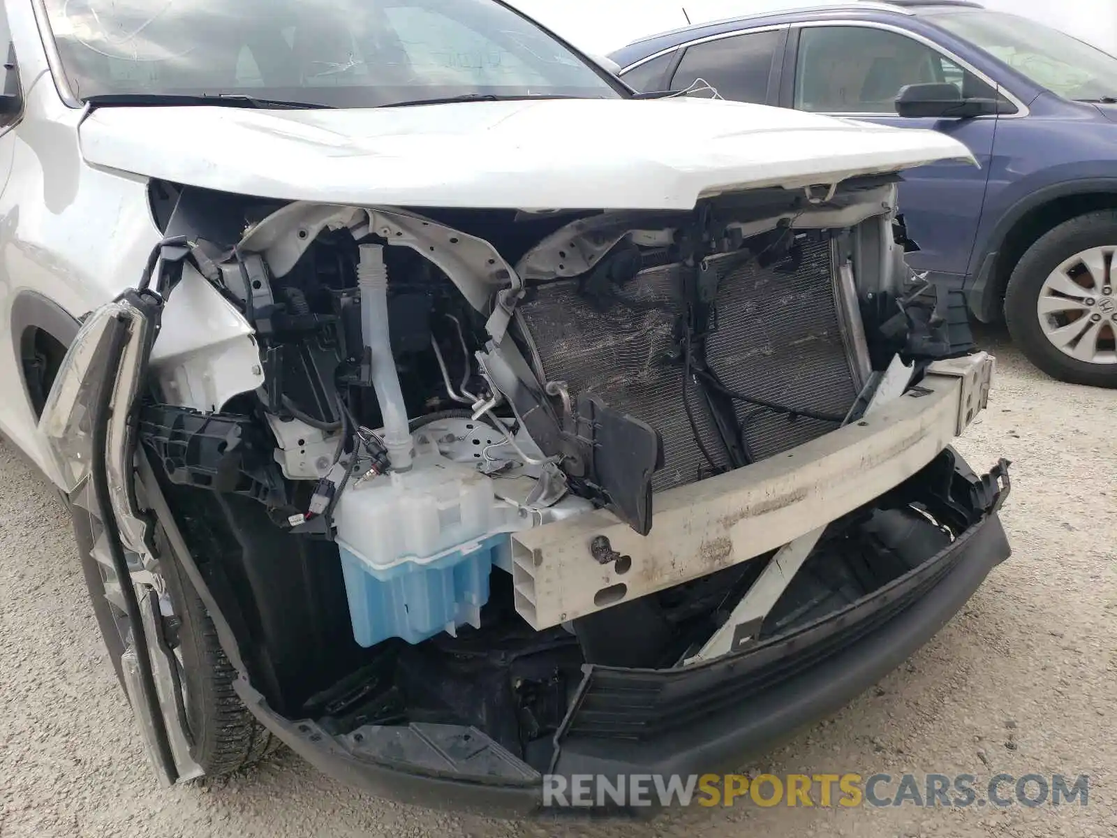 9 Photograph of a damaged car 5TDZARFH8KS045662 TOYOTA HIGHLANDER 2019