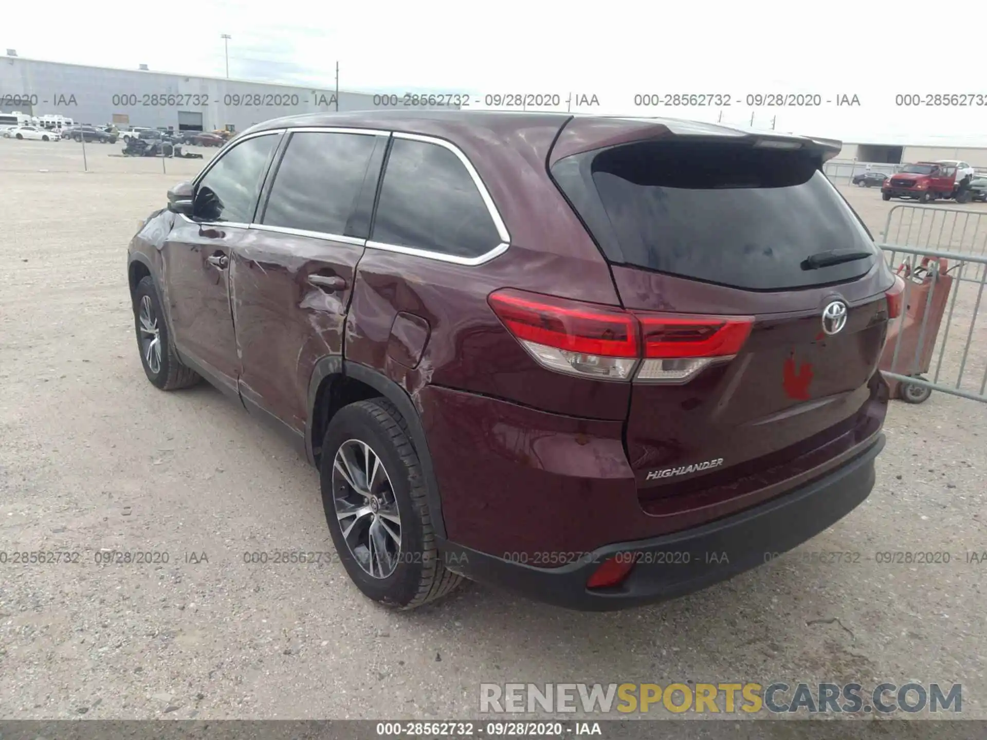 3 Photograph of a damaged car 5TDZARFH8KS046228 TOYOTA HIGHLANDER 2019