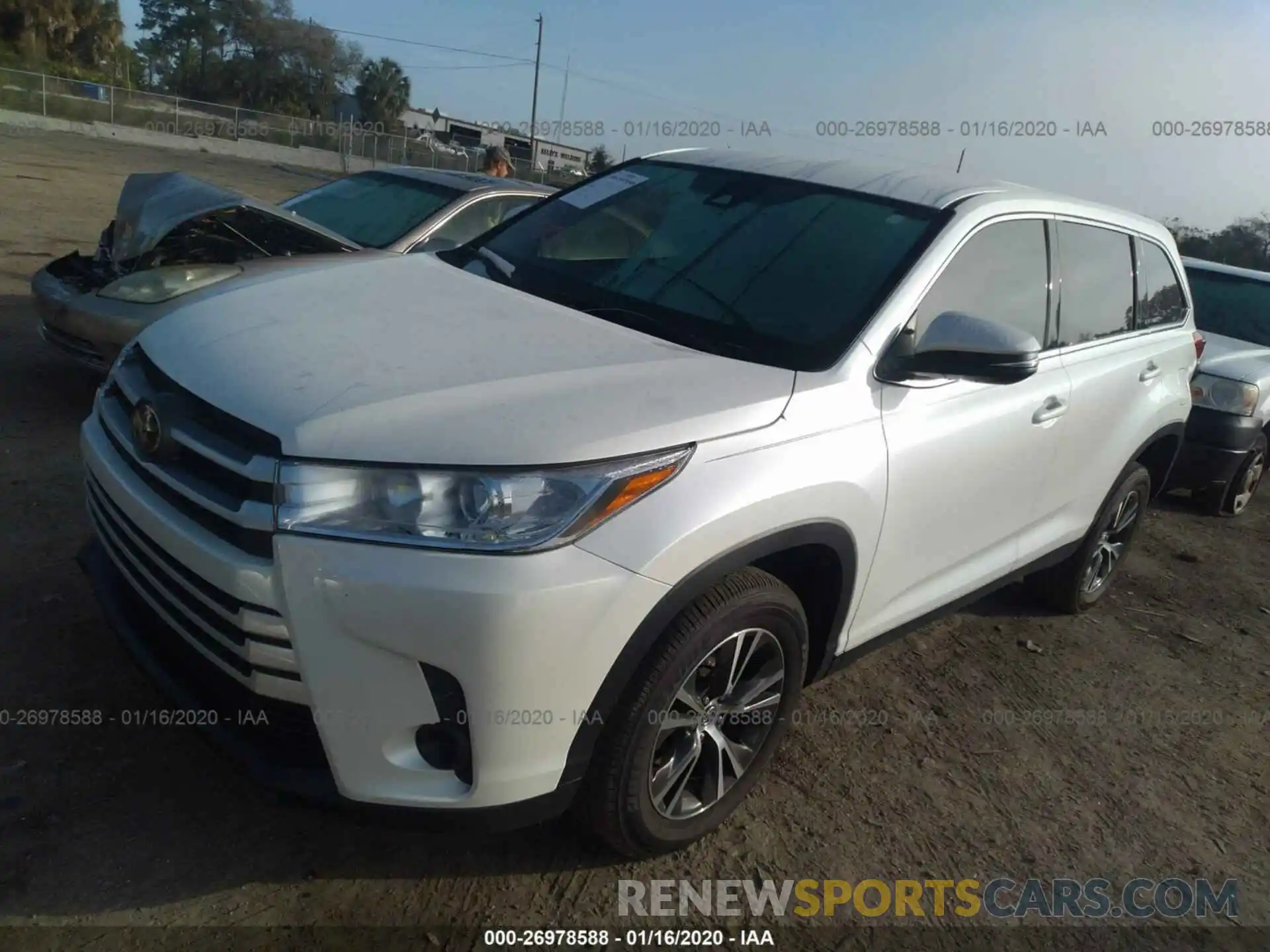 2 Photograph of a damaged car 5TDZARFH8KS046620 TOYOTA HIGHLANDER 2019