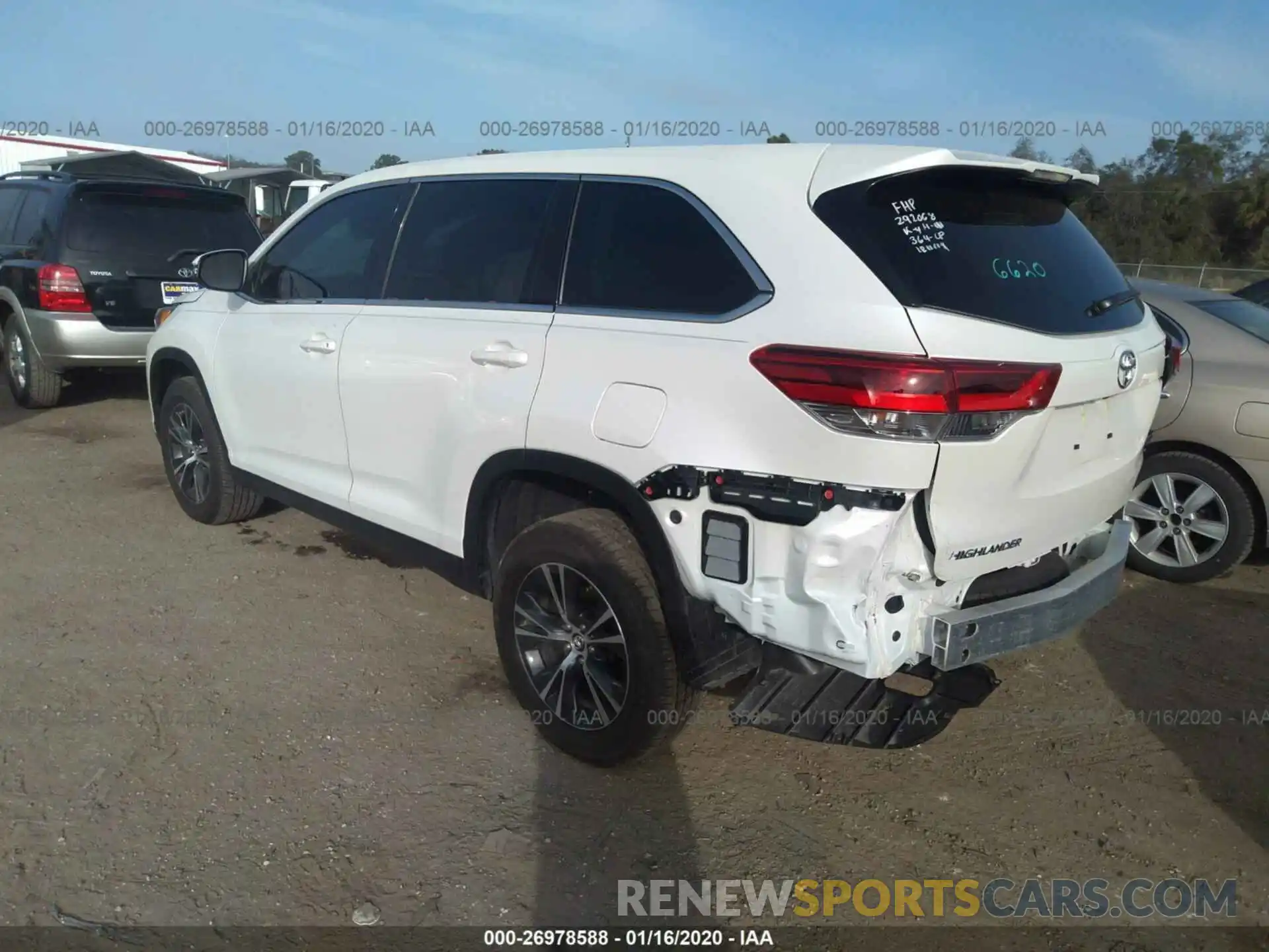 3 Photograph of a damaged car 5TDZARFH8KS046620 TOYOTA HIGHLANDER 2019