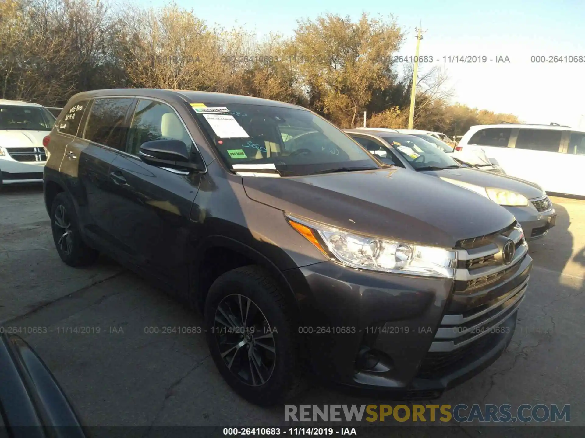 1 Photograph of a damaged car 5TDZARFH8KS047587 TOYOTA HIGHLANDER 2019