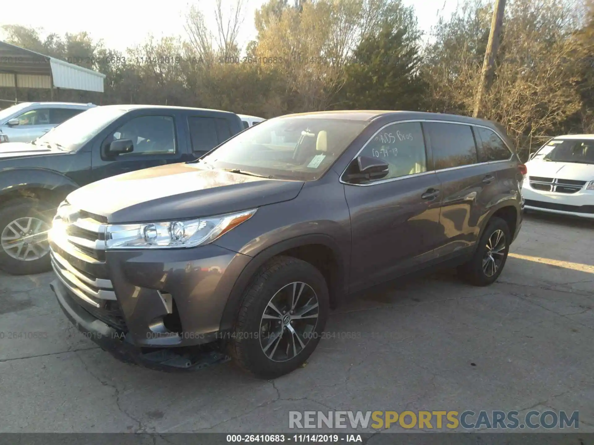 2 Photograph of a damaged car 5TDZARFH8KS047587 TOYOTA HIGHLANDER 2019