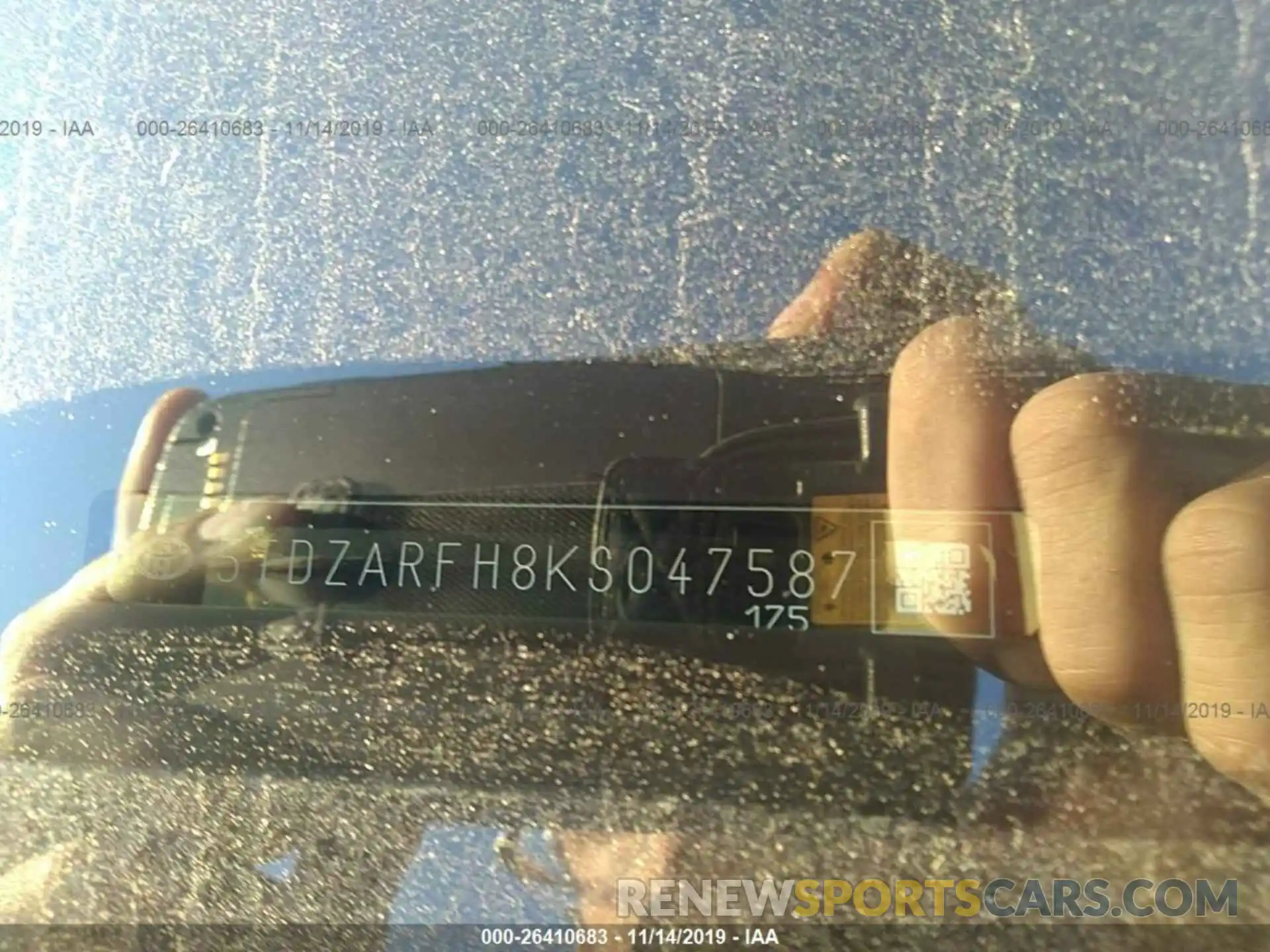 9 Photograph of a damaged car 5TDZARFH8KS047587 TOYOTA HIGHLANDER 2019