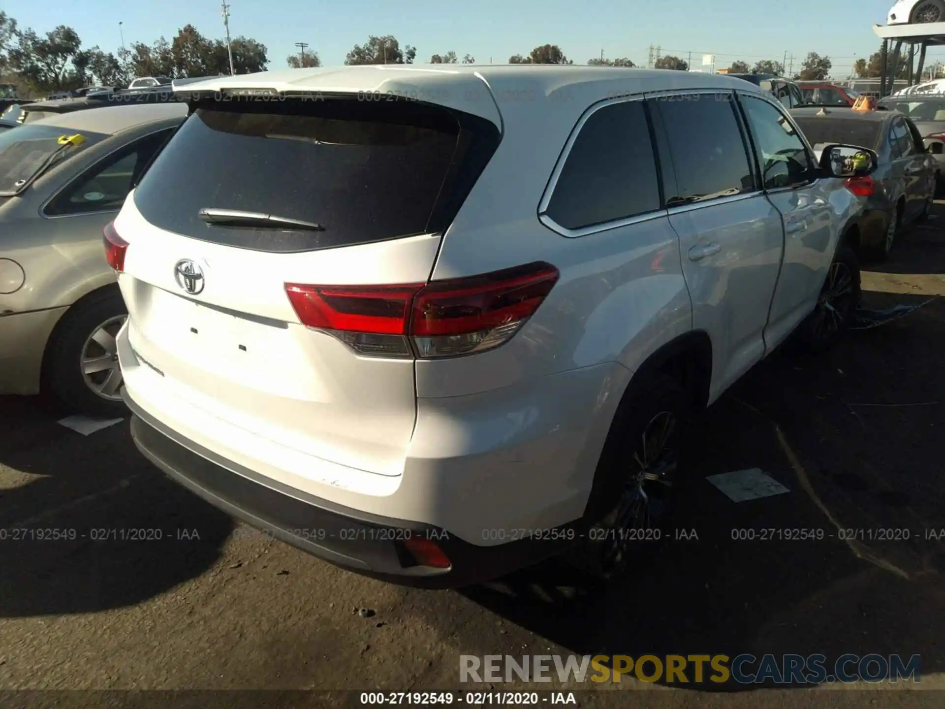 4 Photograph of a damaged car 5TDZARFH8KS047590 TOYOTA HIGHLANDER 2019