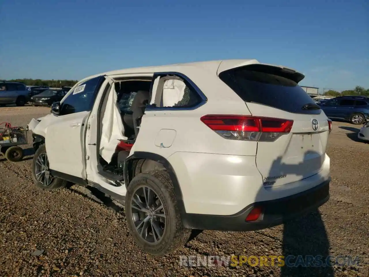 3 Photograph of a damaged car 5TDZARFH8KS047640 TOYOTA HIGHLANDER 2019