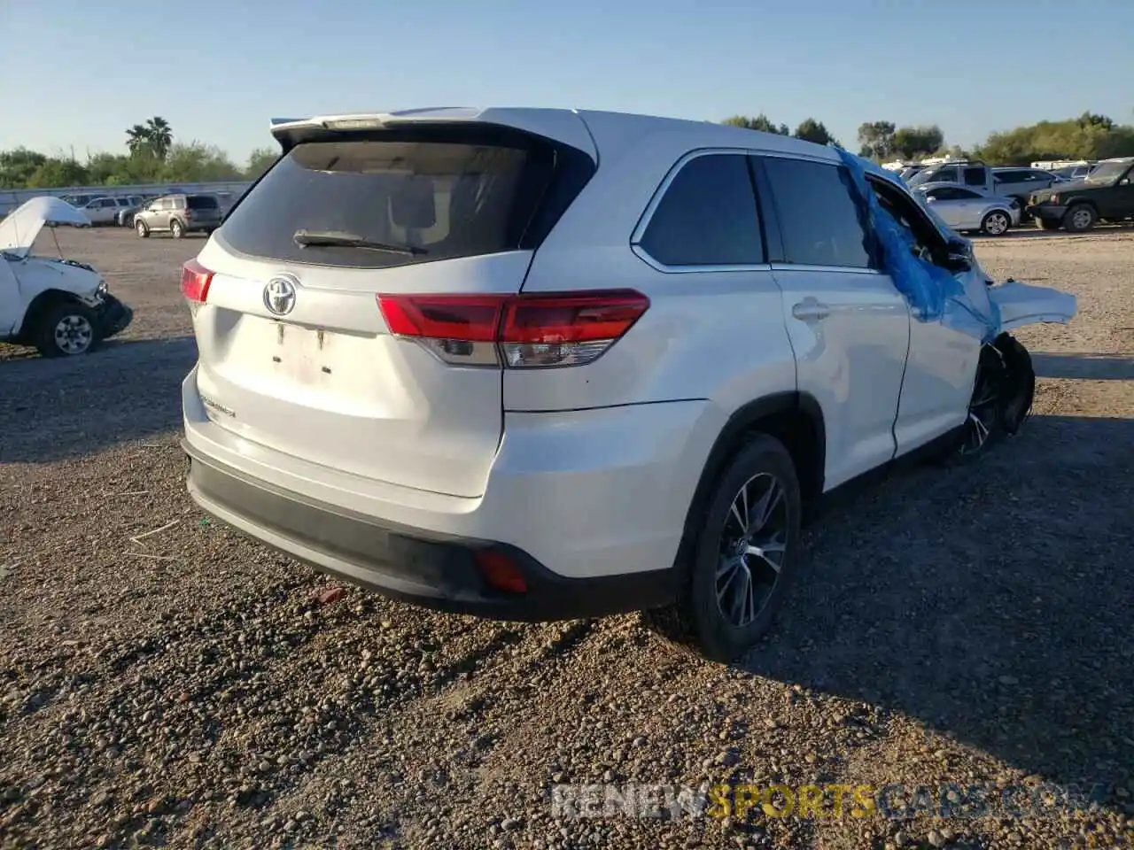 4 Photograph of a damaged car 5TDZARFH8KS047640 TOYOTA HIGHLANDER 2019