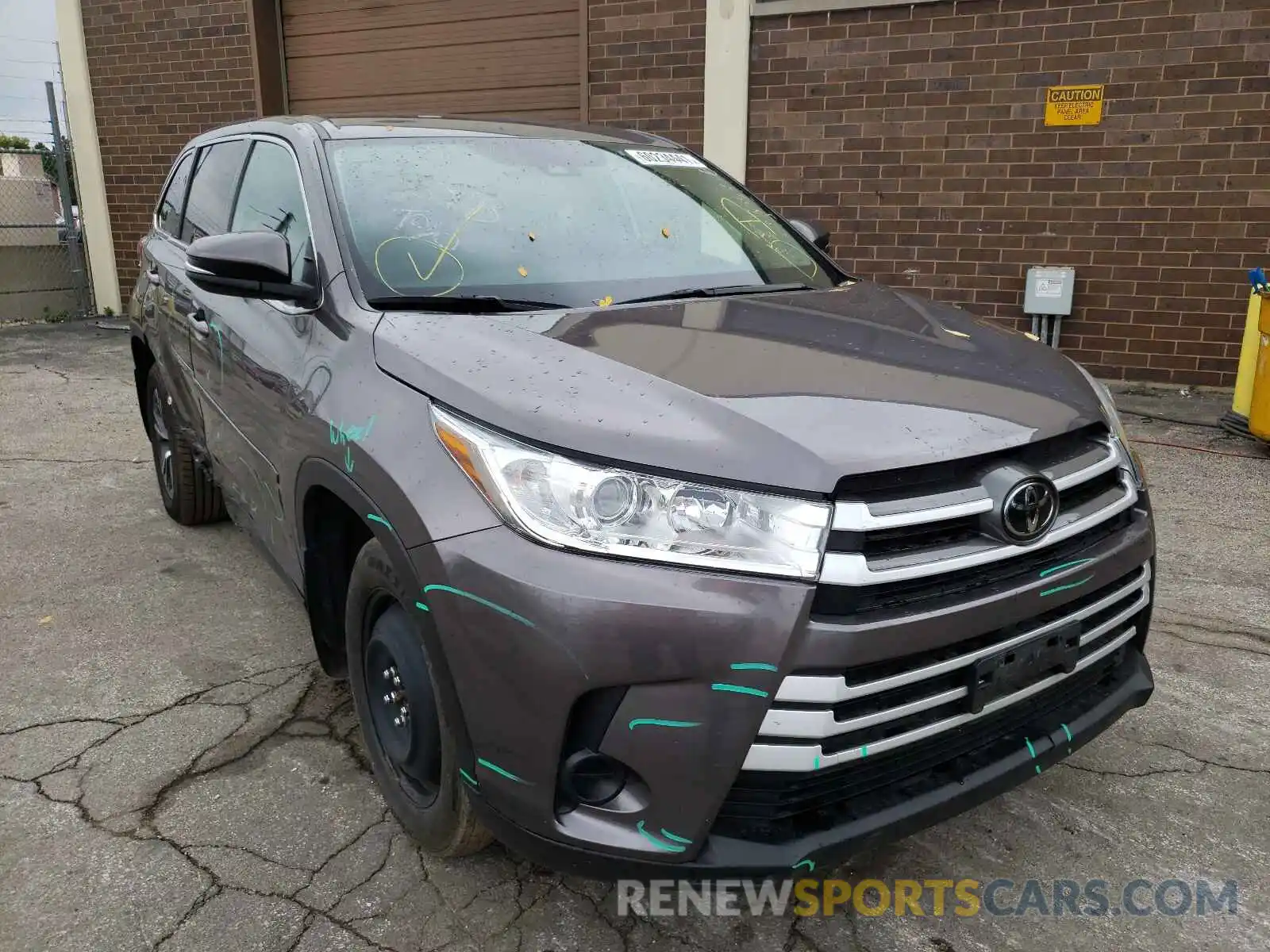 1 Photograph of a damaged car 5TDZARFH8KS048030 TOYOTA HIGHLANDER 2019