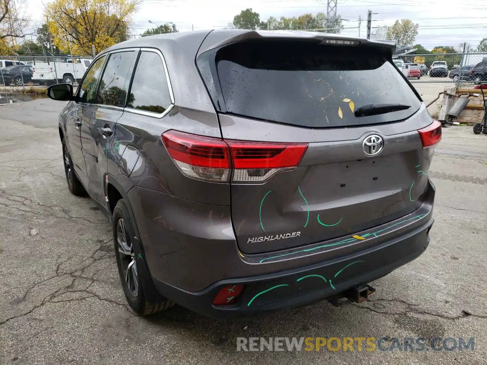 3 Photograph of a damaged car 5TDZARFH8KS048030 TOYOTA HIGHLANDER 2019