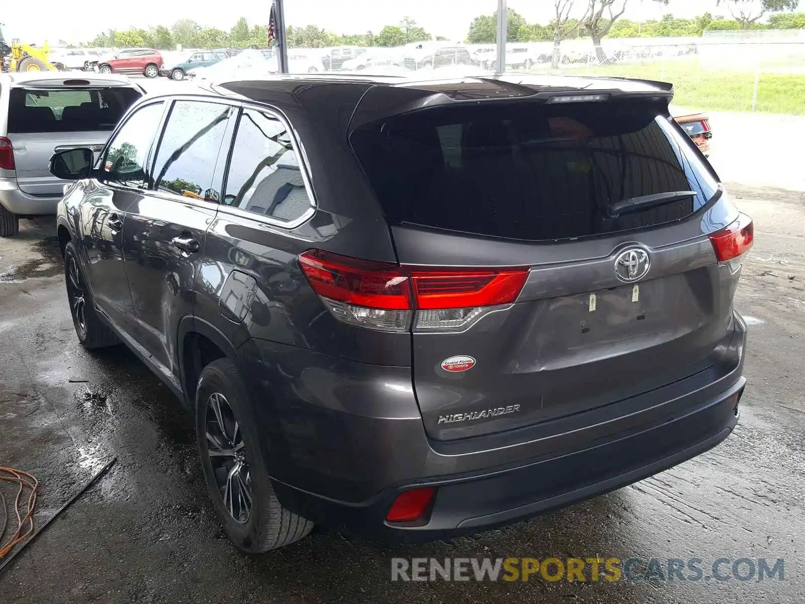 3 Photograph of a damaged car 5TDZARFH8KS048500 TOYOTA HIGHLANDER 2019