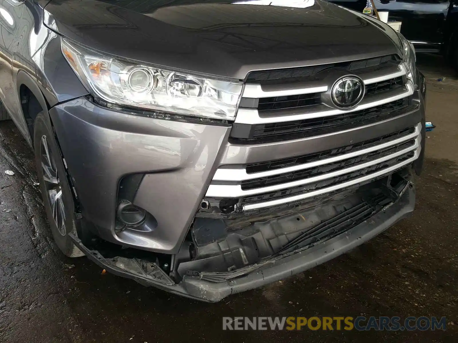 9 Photograph of a damaged car 5TDZARFH8KS048500 TOYOTA HIGHLANDER 2019