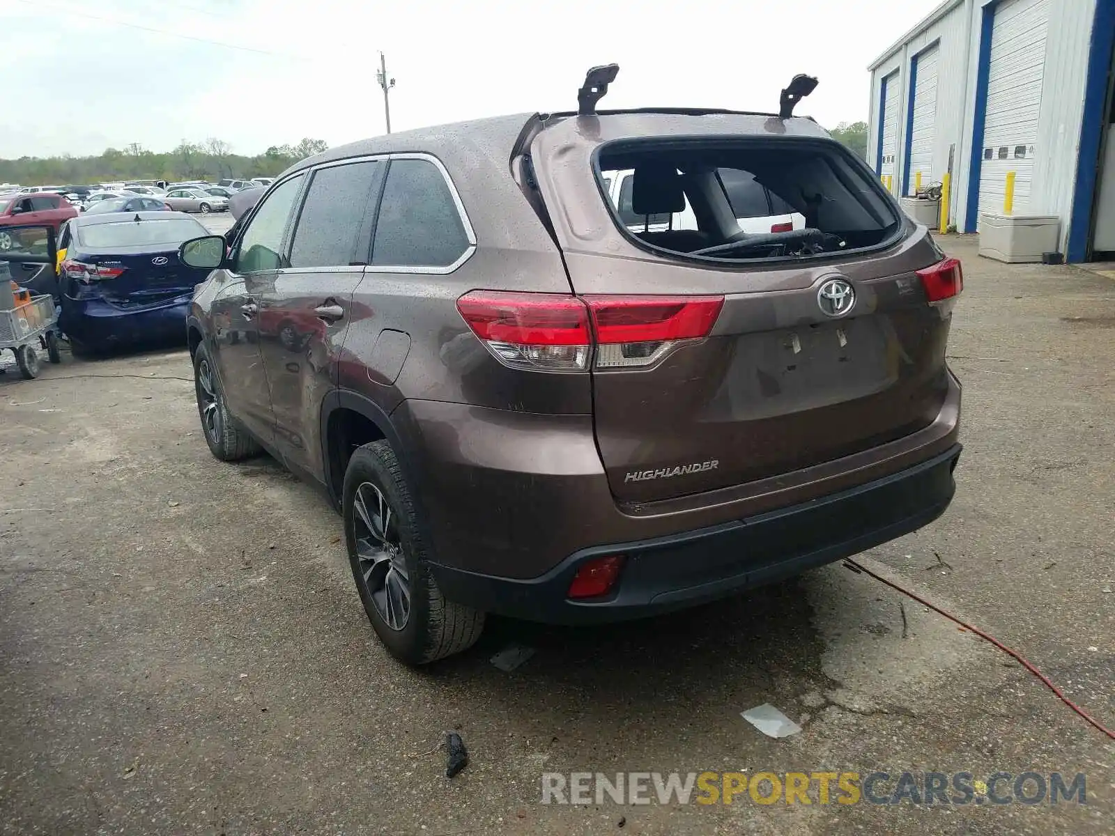 3 Photograph of a damaged car 5TDZARFH8KS051798 TOYOTA HIGHLANDER 2019