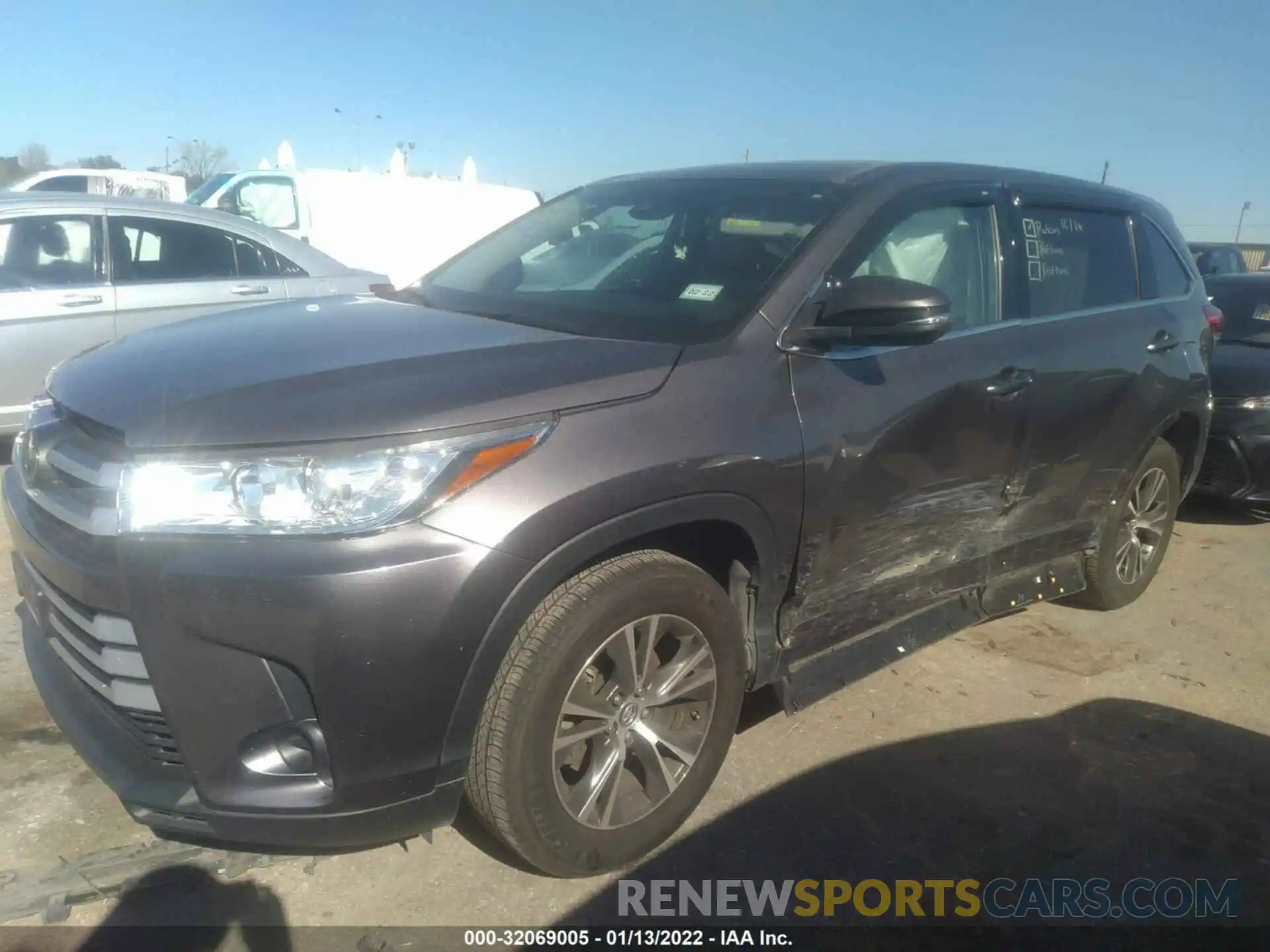 2 Photograph of a damaged car 5TDZARFH8KS054331 TOYOTA HIGHLANDER 2019