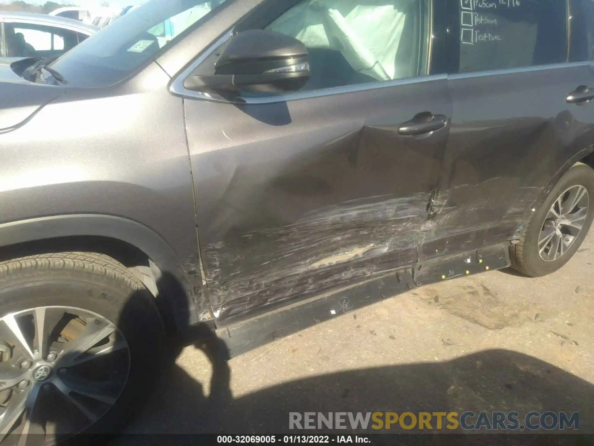 6 Photograph of a damaged car 5TDZARFH8KS054331 TOYOTA HIGHLANDER 2019