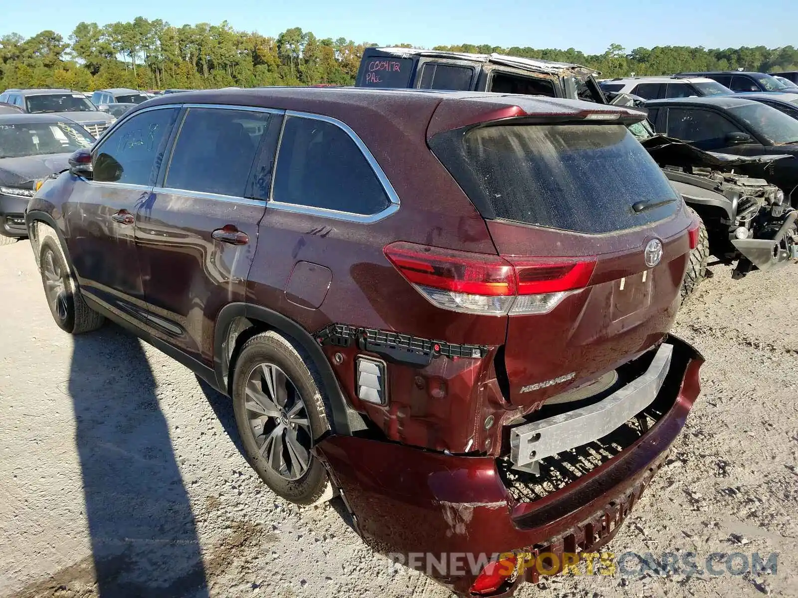 3 Photograph of a damaged car 5TDZARFH8KS055219 TOYOTA HIGHLANDER 2019