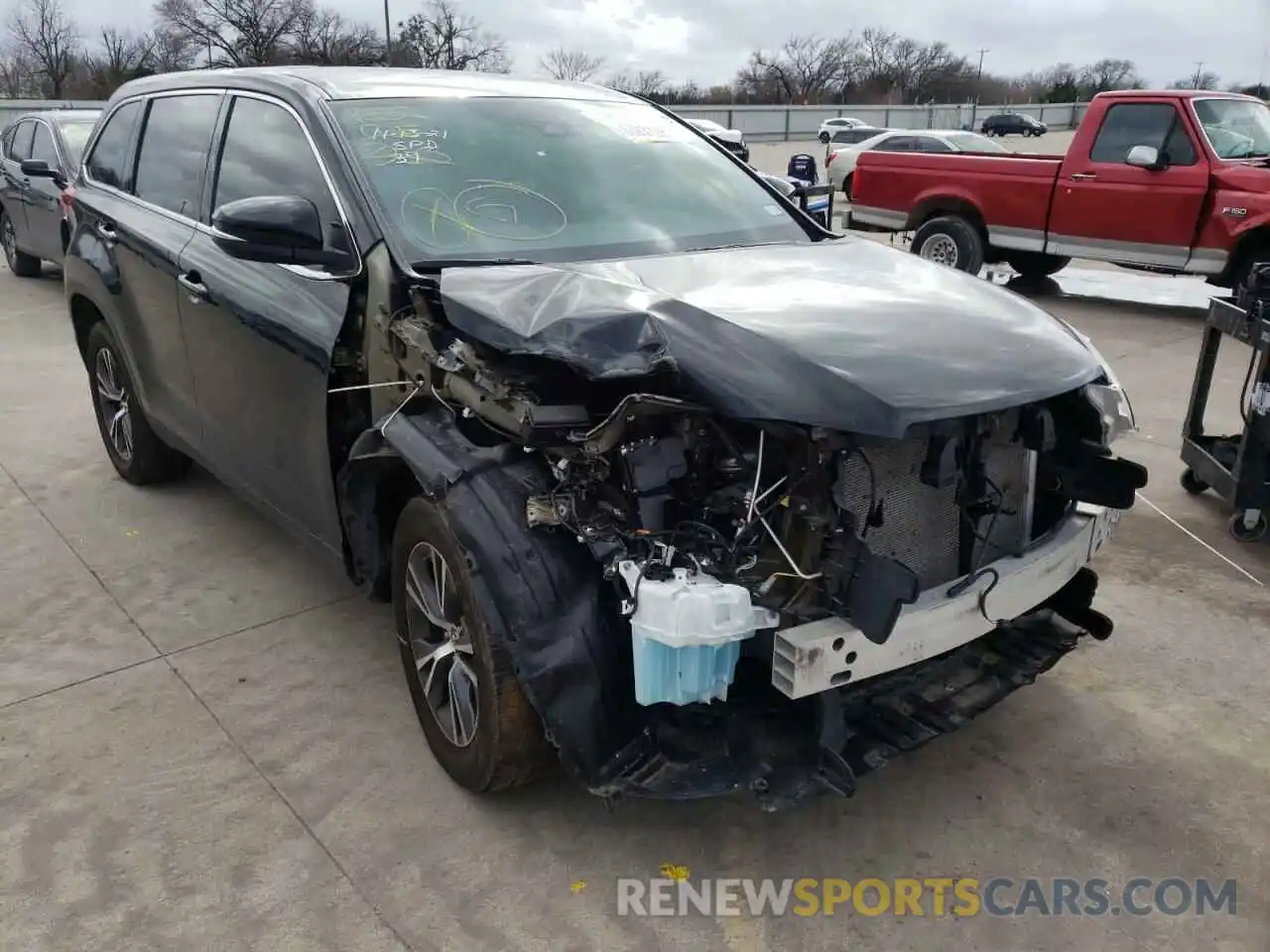 1 Photograph of a damaged car 5TDZARFH8KS055785 TOYOTA HIGHLANDER 2019