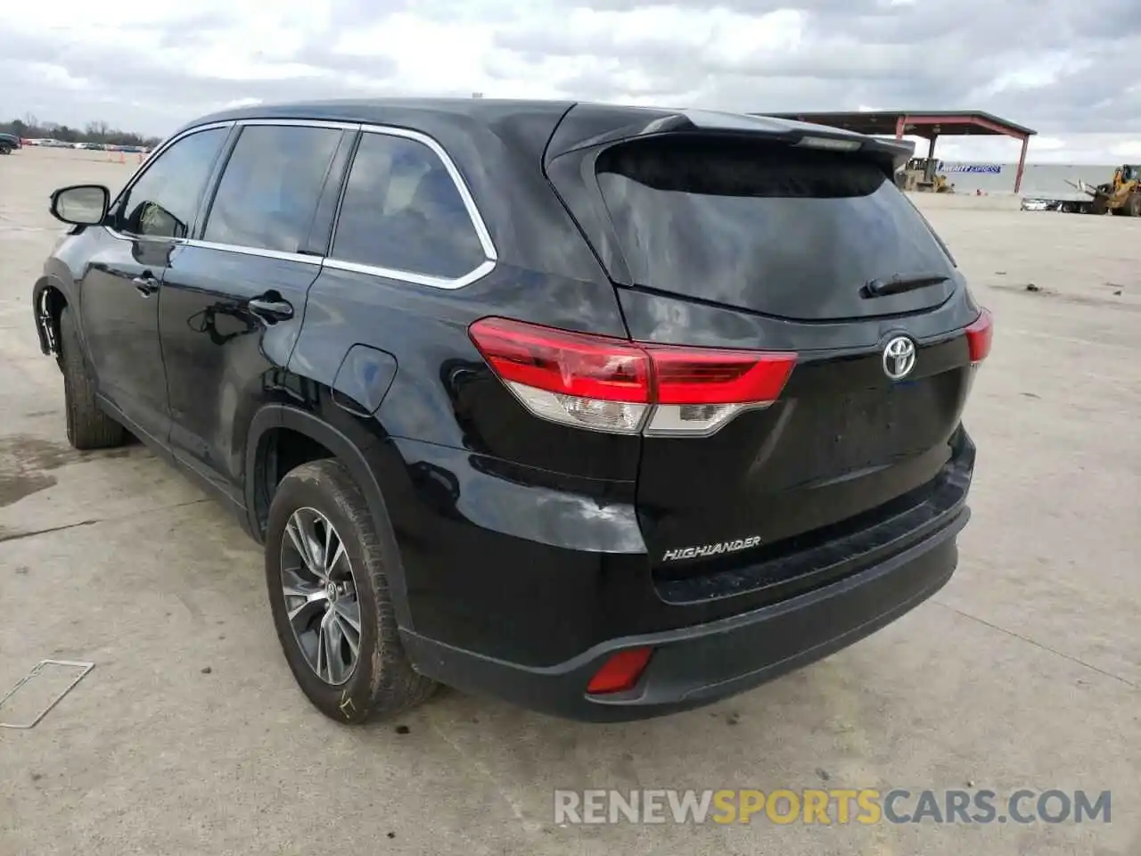 3 Photograph of a damaged car 5TDZARFH8KS055785 TOYOTA HIGHLANDER 2019