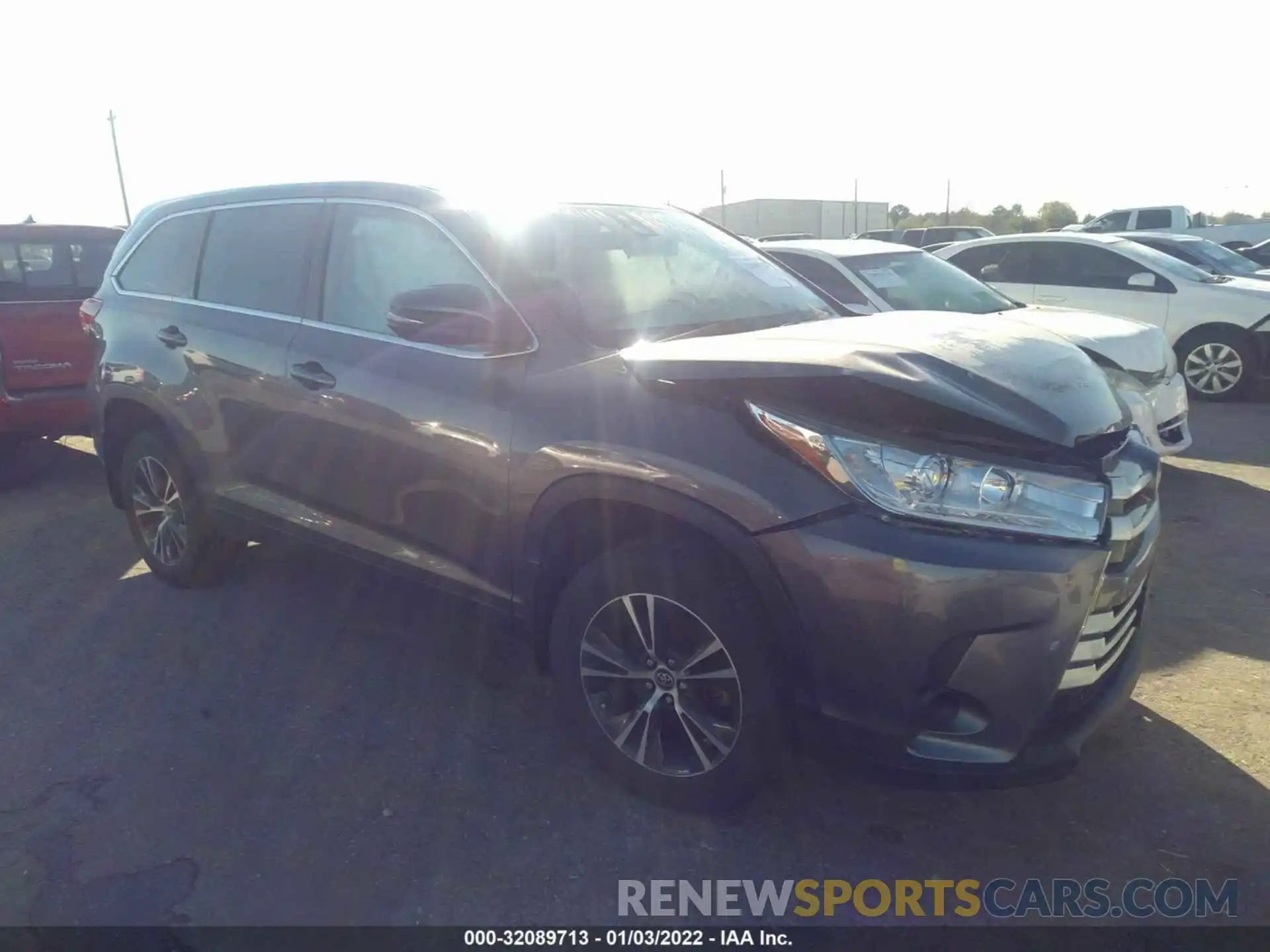 1 Photograph of a damaged car 5TDZARFH8KS056323 TOYOTA HIGHLANDER 2019