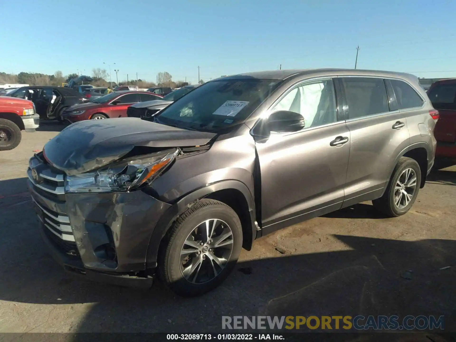 2 Photograph of a damaged car 5TDZARFH8KS056323 TOYOTA HIGHLANDER 2019