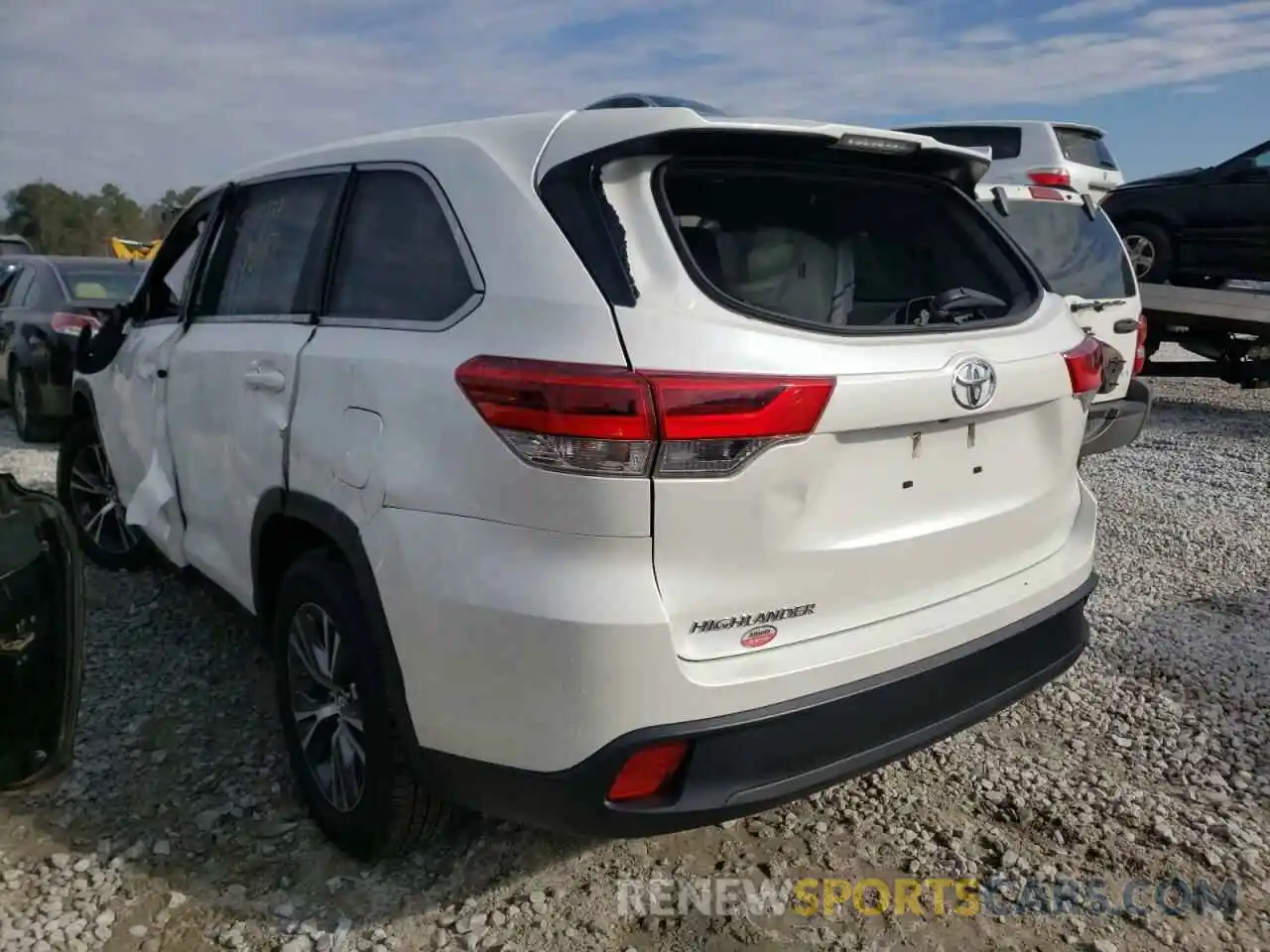 3 Photograph of a damaged car 5TDZARFH8KS056662 TOYOTA HIGHLANDER 2019