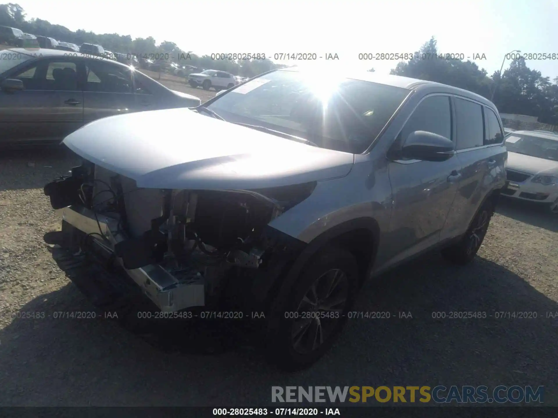 2 Photograph of a damaged car 5TDZARFH8KS058122 TOYOTA HIGHLANDER 2019