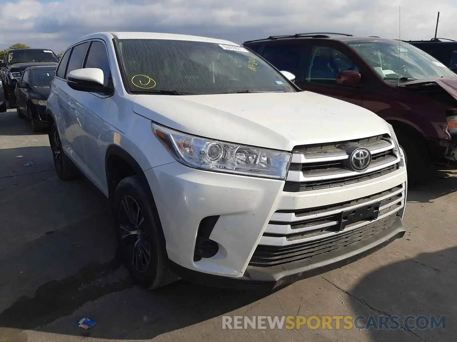 1 Photograph of a damaged car 5TDZARFH8KS058427 TOYOTA HIGHLANDER 2019