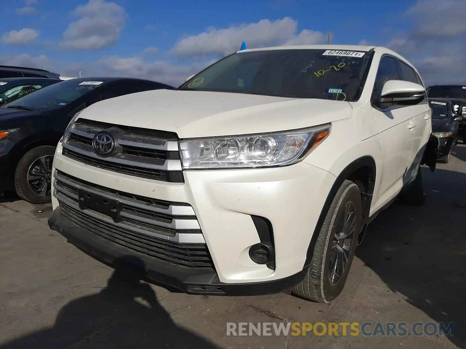 2 Photograph of a damaged car 5TDZARFH8KS058427 TOYOTA HIGHLANDER 2019