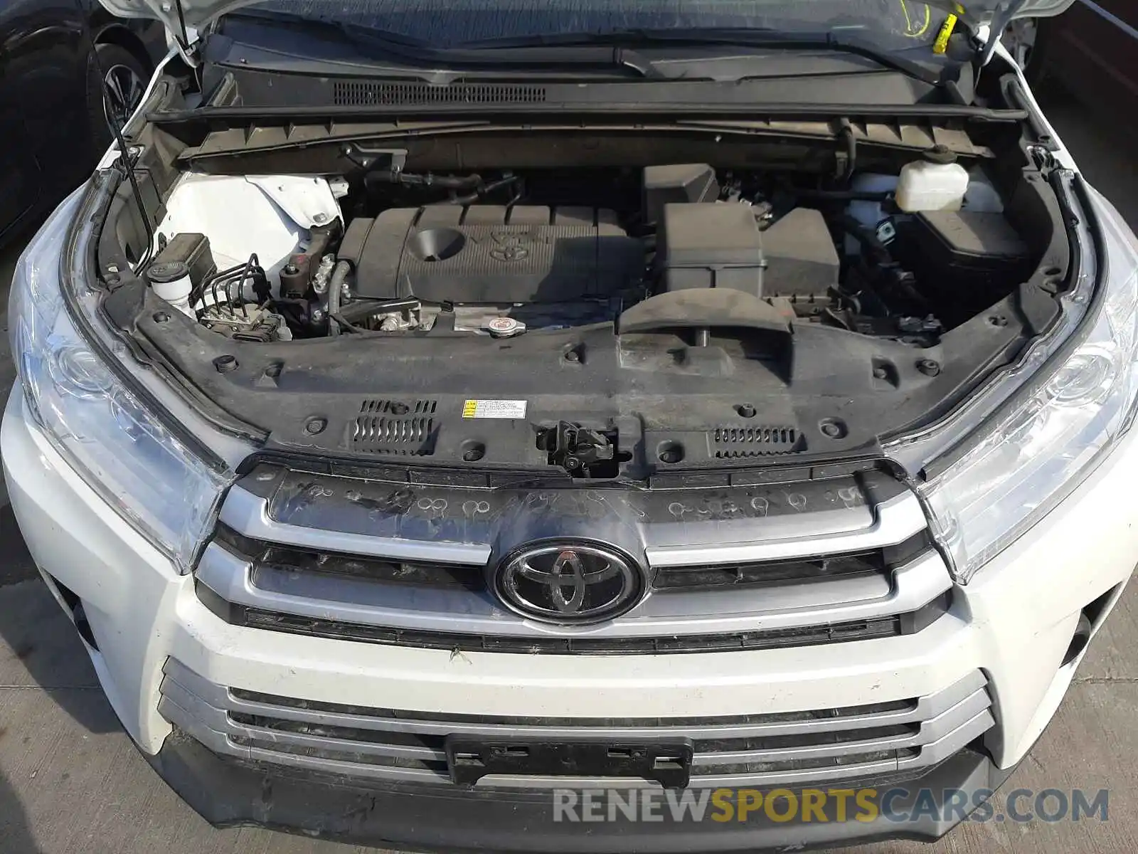 7 Photograph of a damaged car 5TDZARFH8KS058427 TOYOTA HIGHLANDER 2019