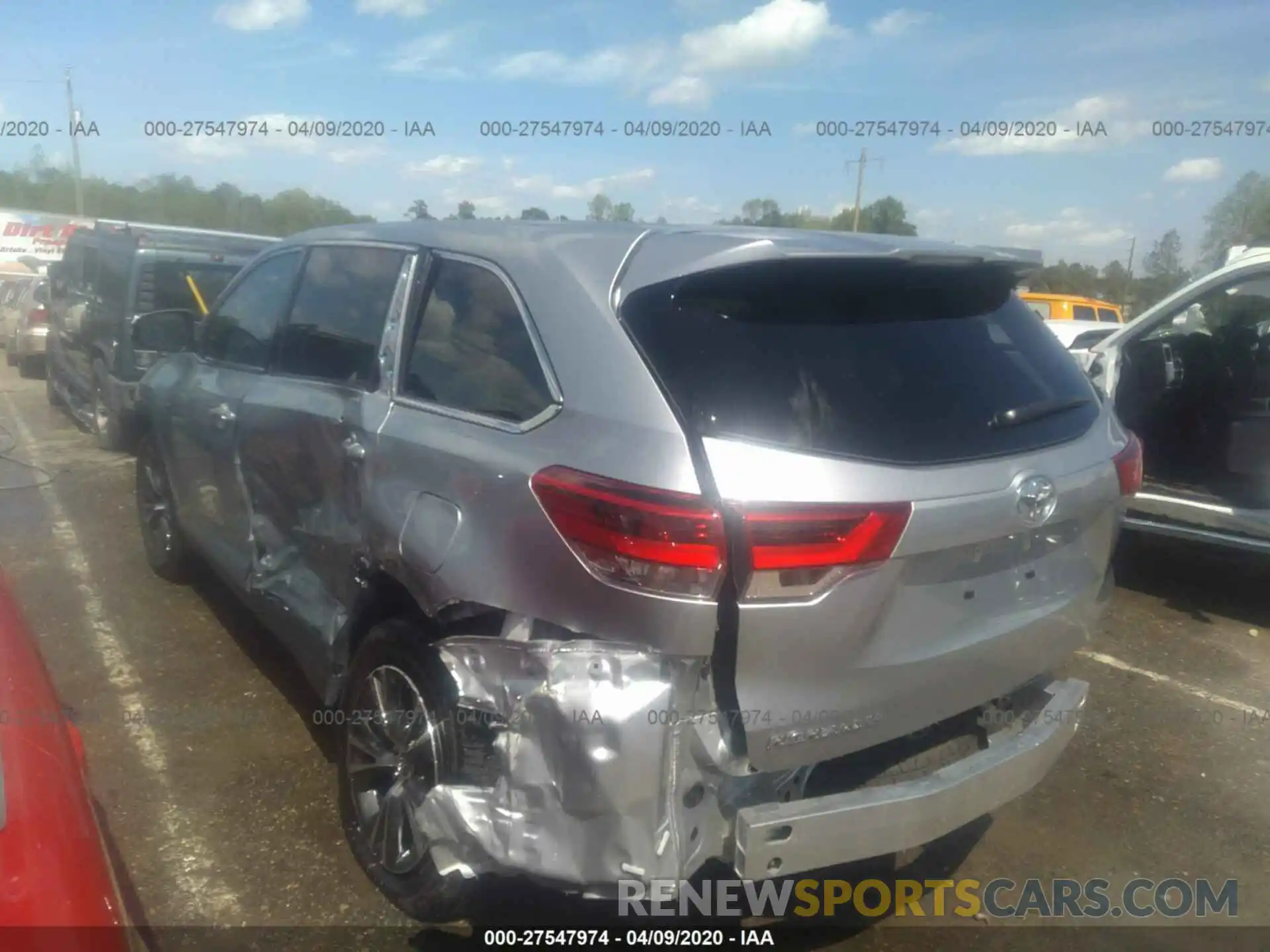 3 Photograph of a damaged car 5TDZARFH8KS059934 TOYOTA HIGHLANDER 2019