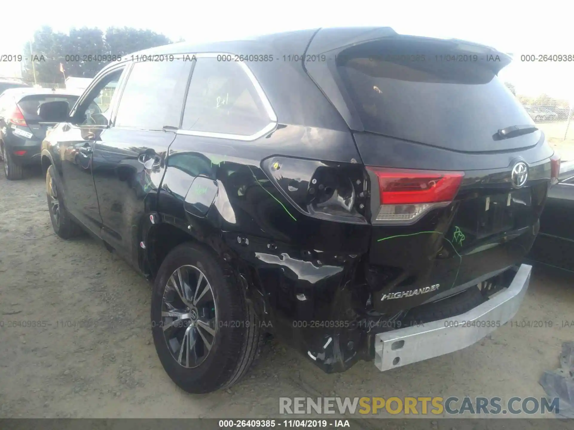 3 Photograph of a damaged car 5TDZARFH9KS042074 TOYOTA HIGHLANDER 2019