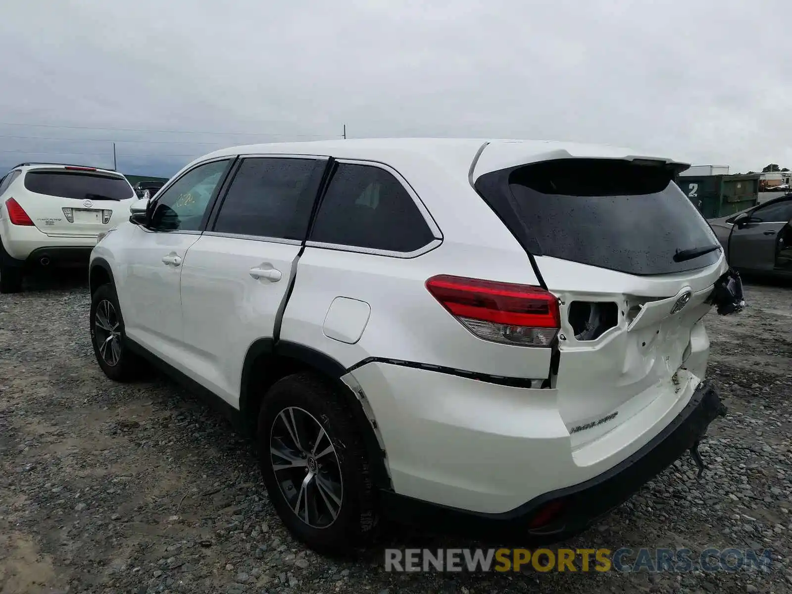 3 Photograph of a damaged car 5TDZARFH9KS042754 TOYOTA HIGHLANDER 2019