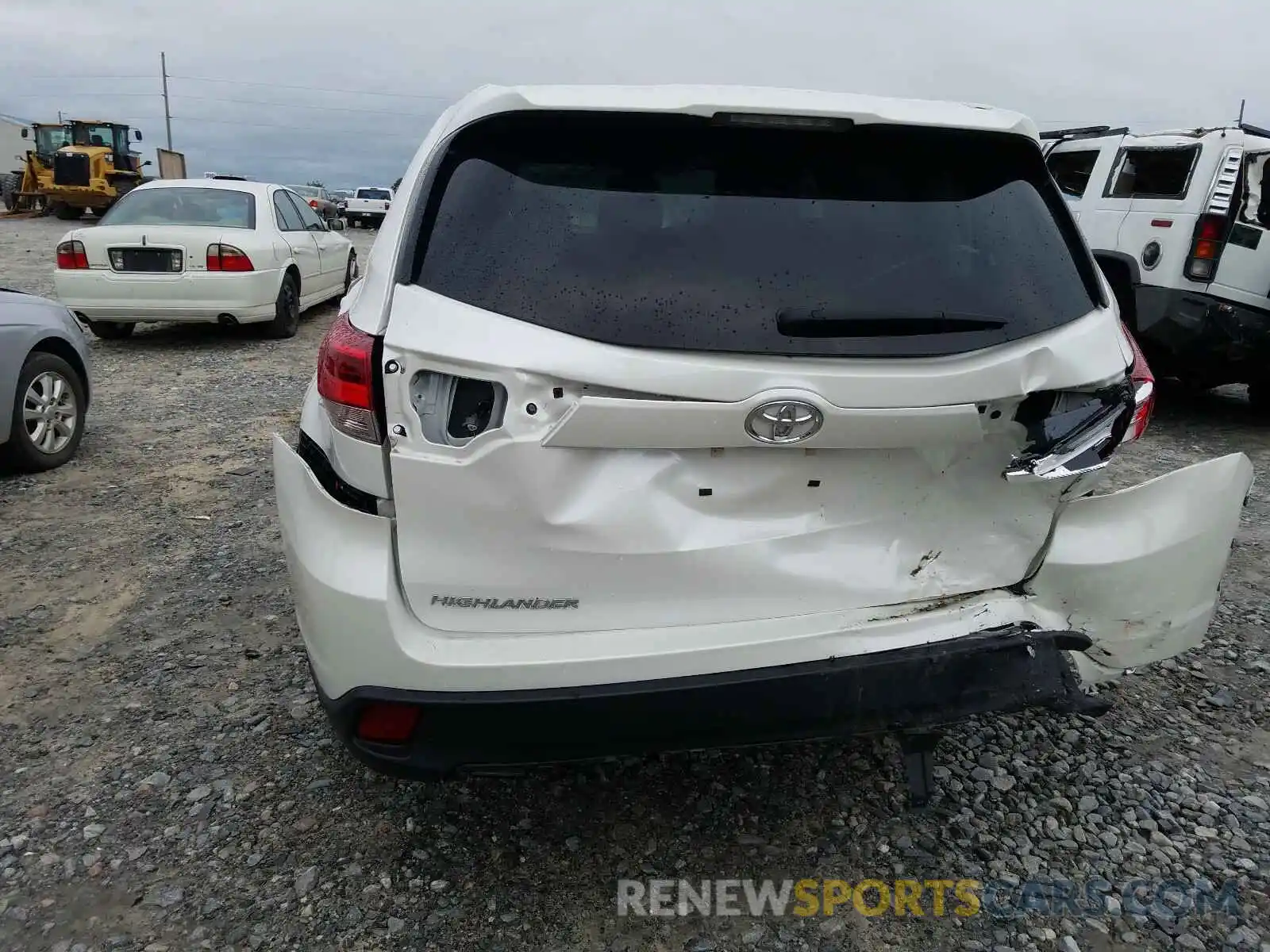 9 Photograph of a damaged car 5TDZARFH9KS042754 TOYOTA HIGHLANDER 2019