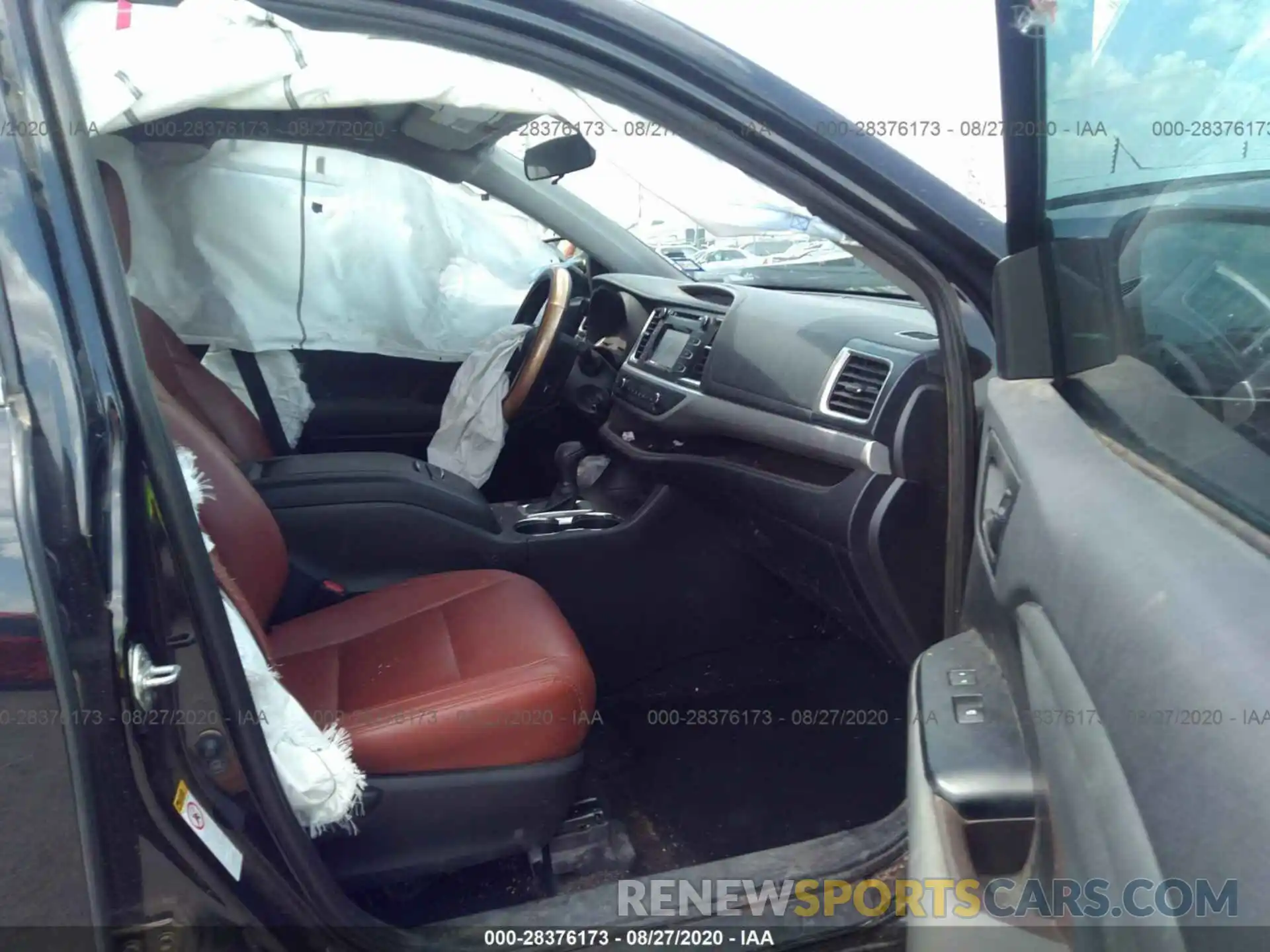 5 Photograph of a damaged car 5TDZARFH9KS043466 TOYOTA HIGHLANDER 2019