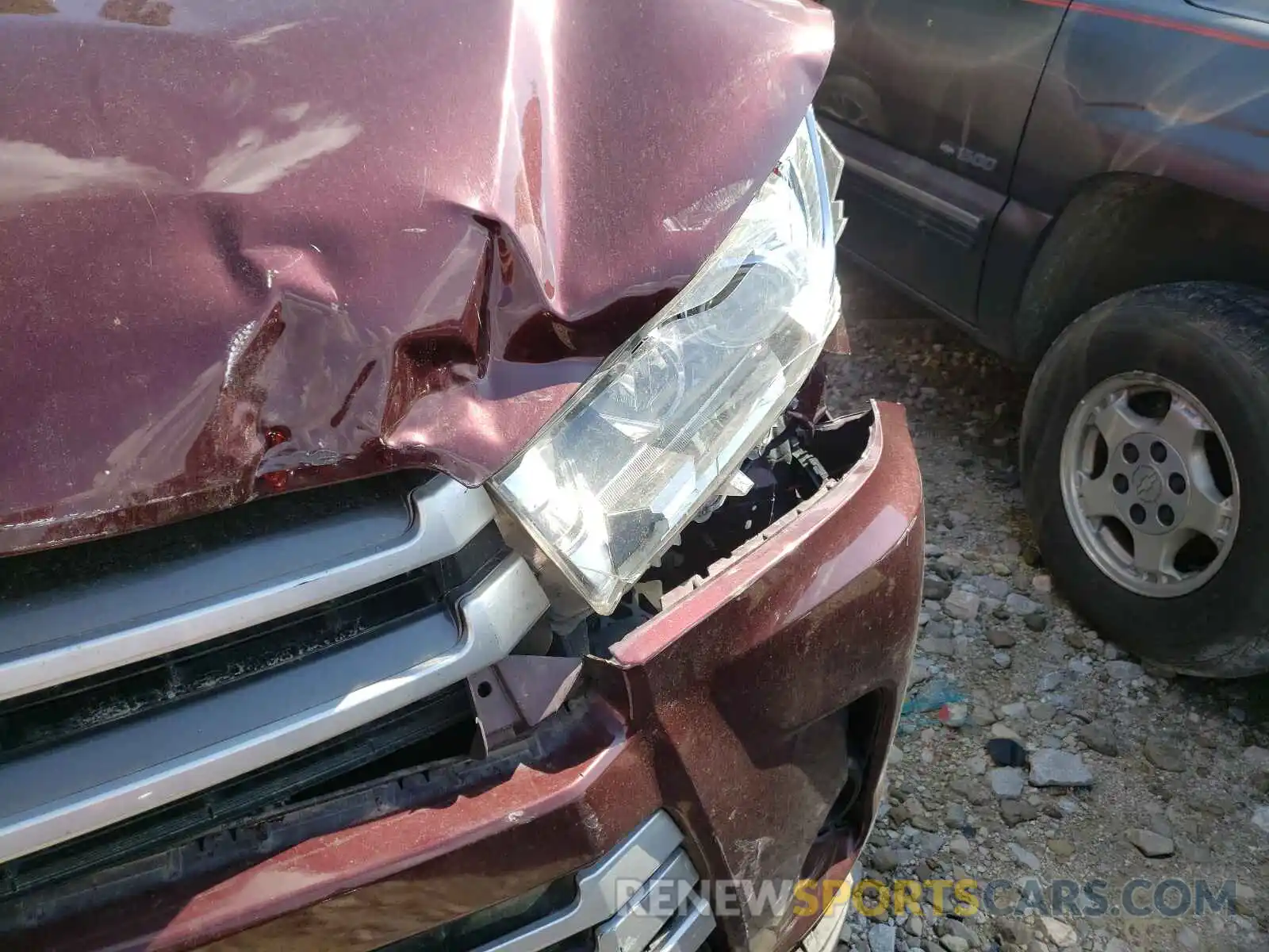 9 Photograph of a damaged car 5TDZARFH9KS043564 TOYOTA HIGHLANDER 2019