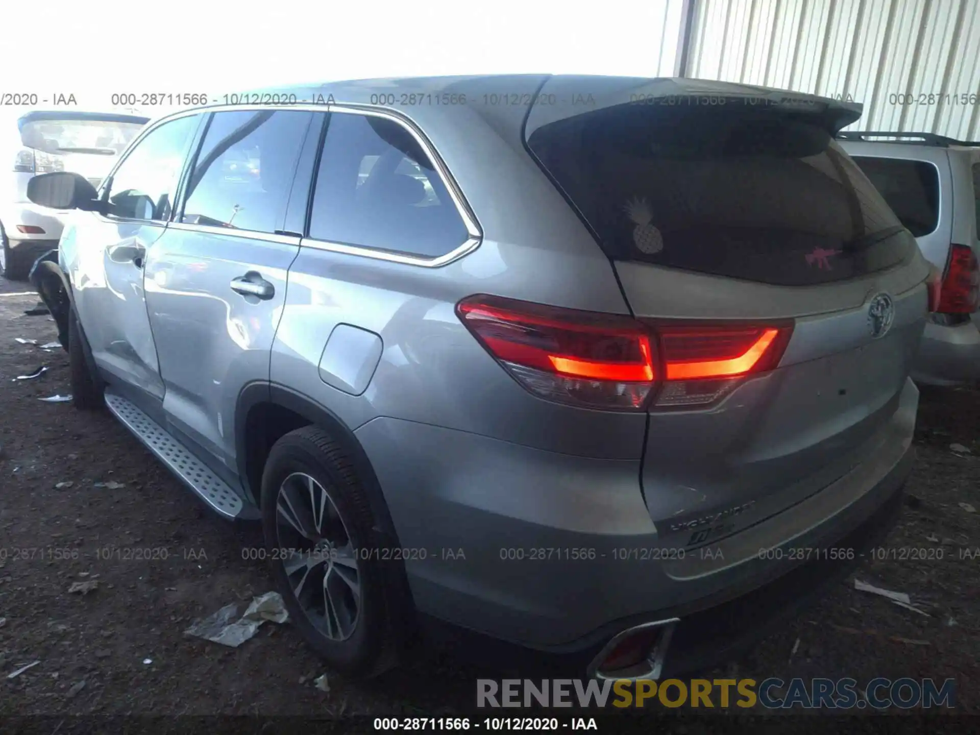 3 Photograph of a damaged car 5TDZARFH9KS043886 TOYOTA HIGHLANDER 2019