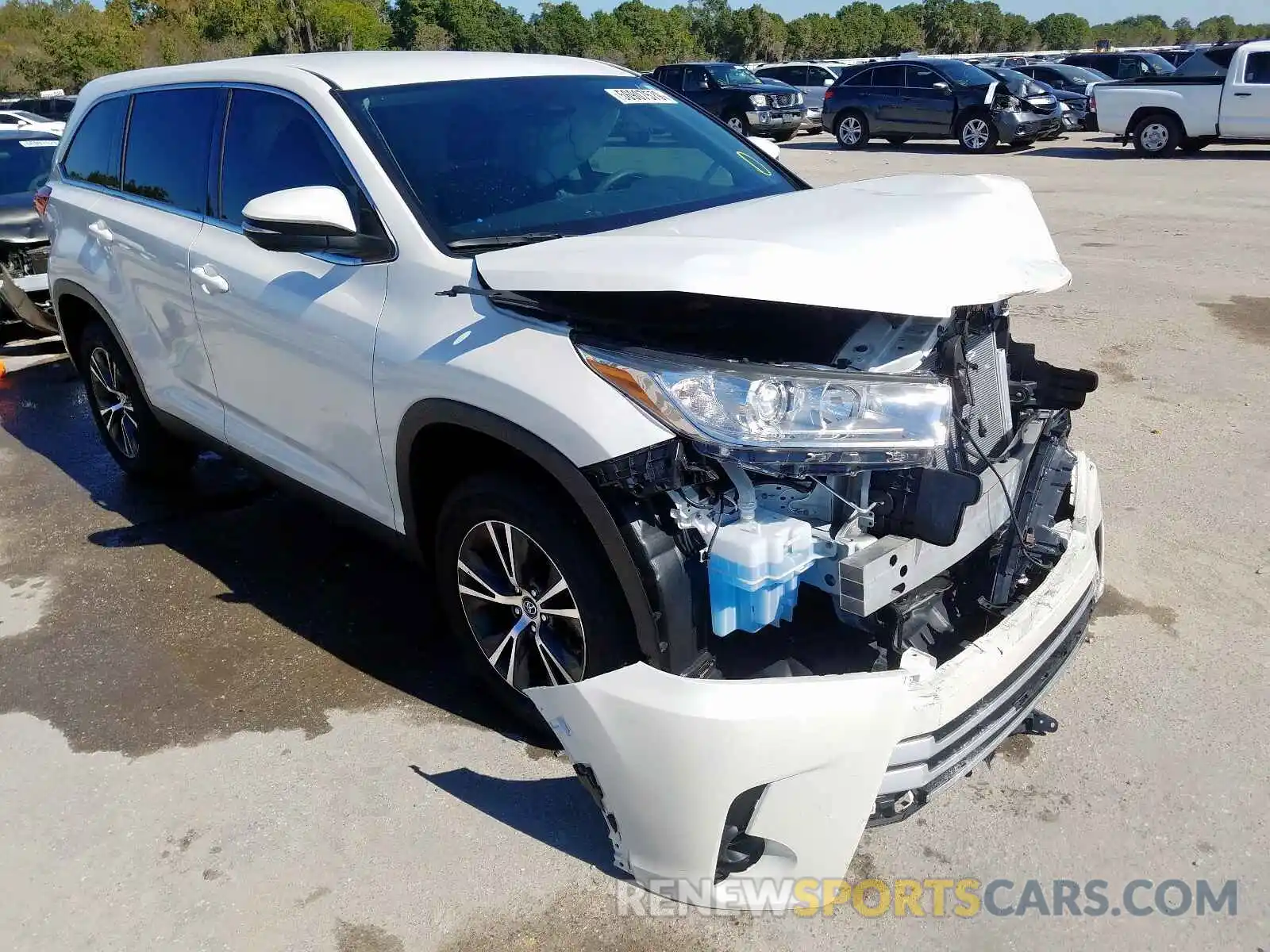 1 Photograph of a damaged car 5TDZARFH9KS044469 TOYOTA HIGHLANDER 2019