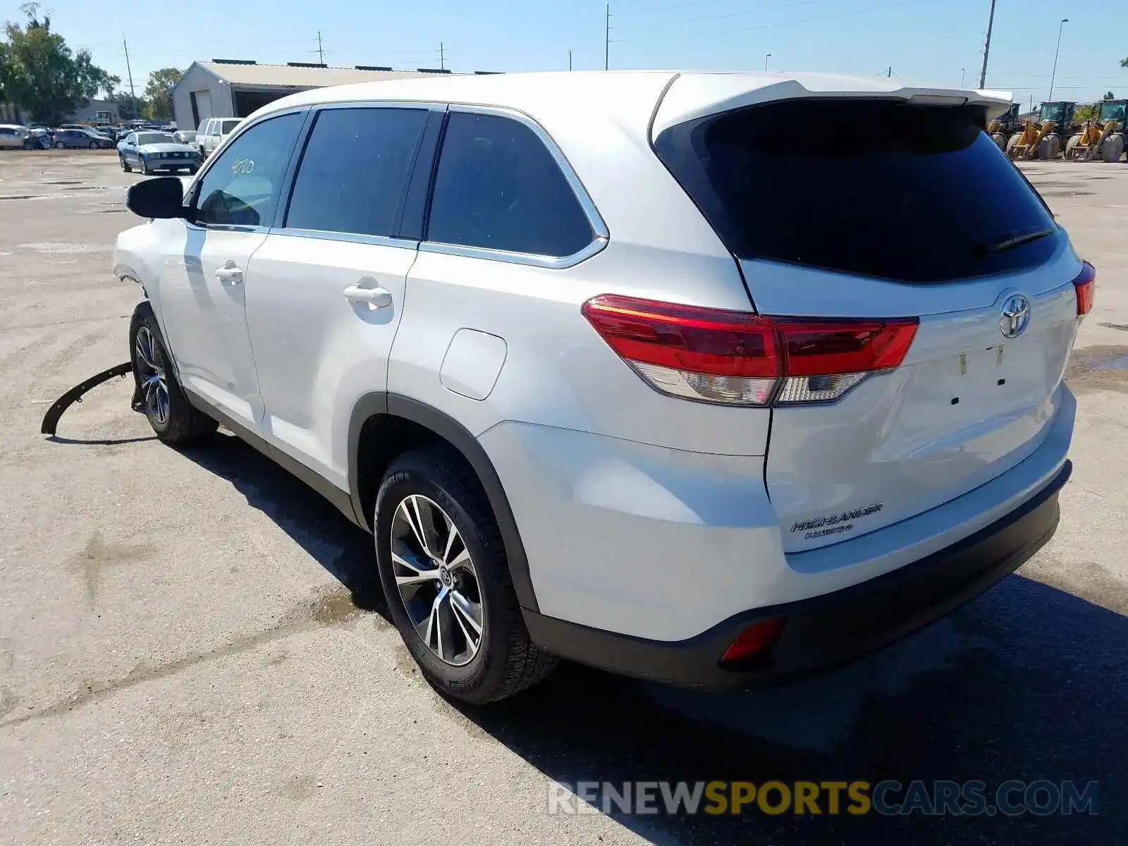 3 Photograph of a damaged car 5TDZARFH9KS044469 TOYOTA HIGHLANDER 2019