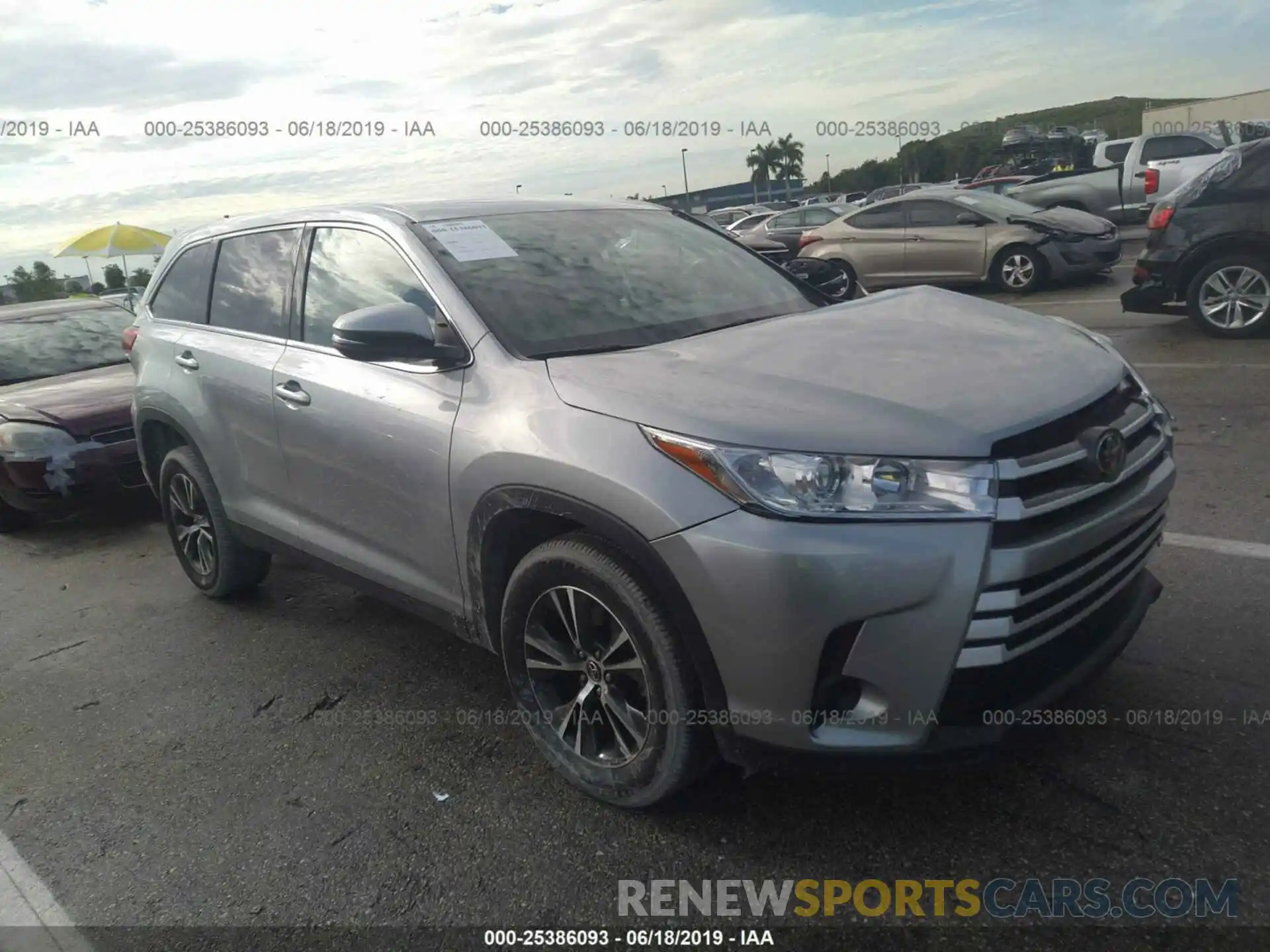 1 Photograph of a damaged car 5TDZARFH9KS045492 TOYOTA HIGHLANDER 2019