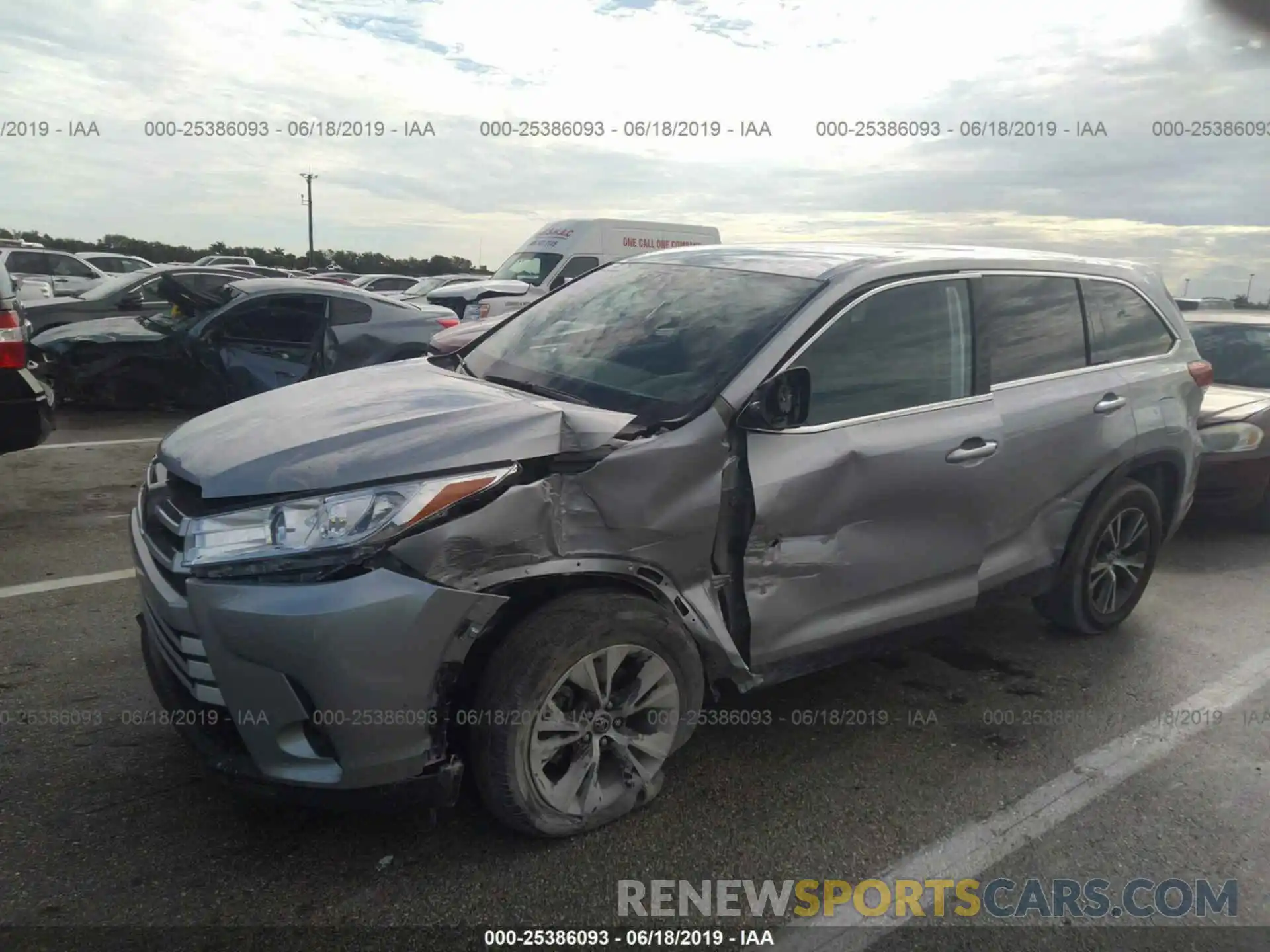 6 Photograph of a damaged car 5TDZARFH9KS045492 TOYOTA HIGHLANDER 2019