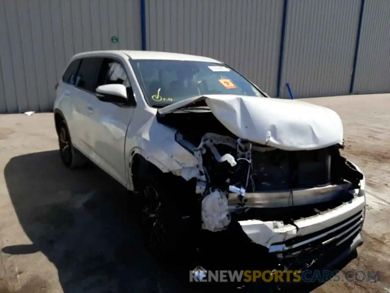 1 Photograph of a damaged car 5TDZARFH9KS045797 TOYOTA HIGHLANDER 2019