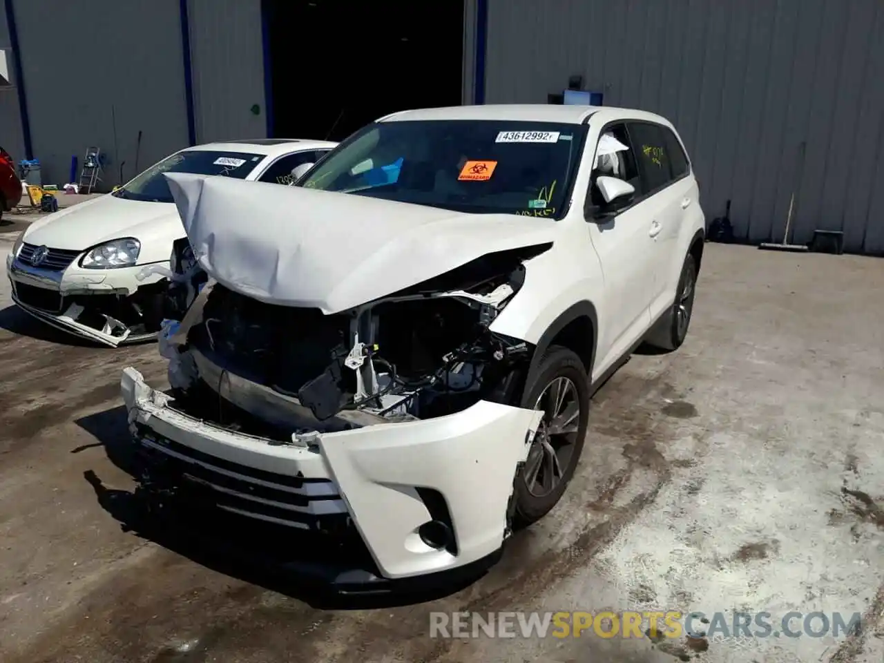 2 Photograph of a damaged car 5TDZARFH9KS045797 TOYOTA HIGHLANDER 2019