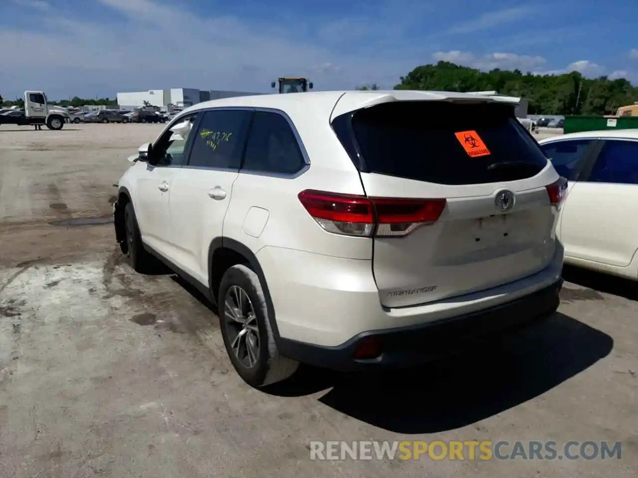 3 Photograph of a damaged car 5TDZARFH9KS045797 TOYOTA HIGHLANDER 2019