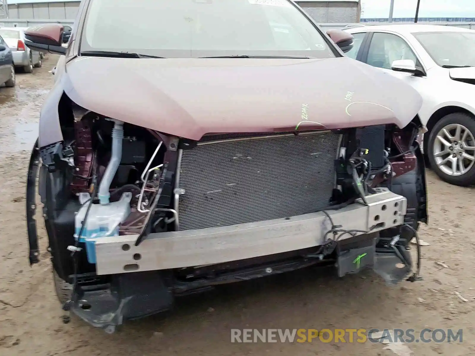 9 Photograph of a damaged car 5TDZARFH9KS046769 TOYOTA HIGHLANDER 2019