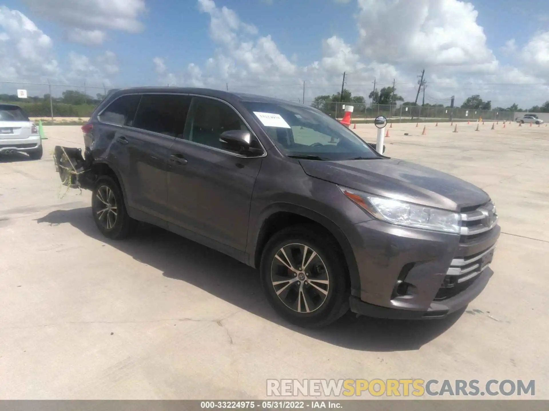 1 Photograph of a damaged car 5TDZARFH9KS047095 TOYOTA HIGHLANDER 2019