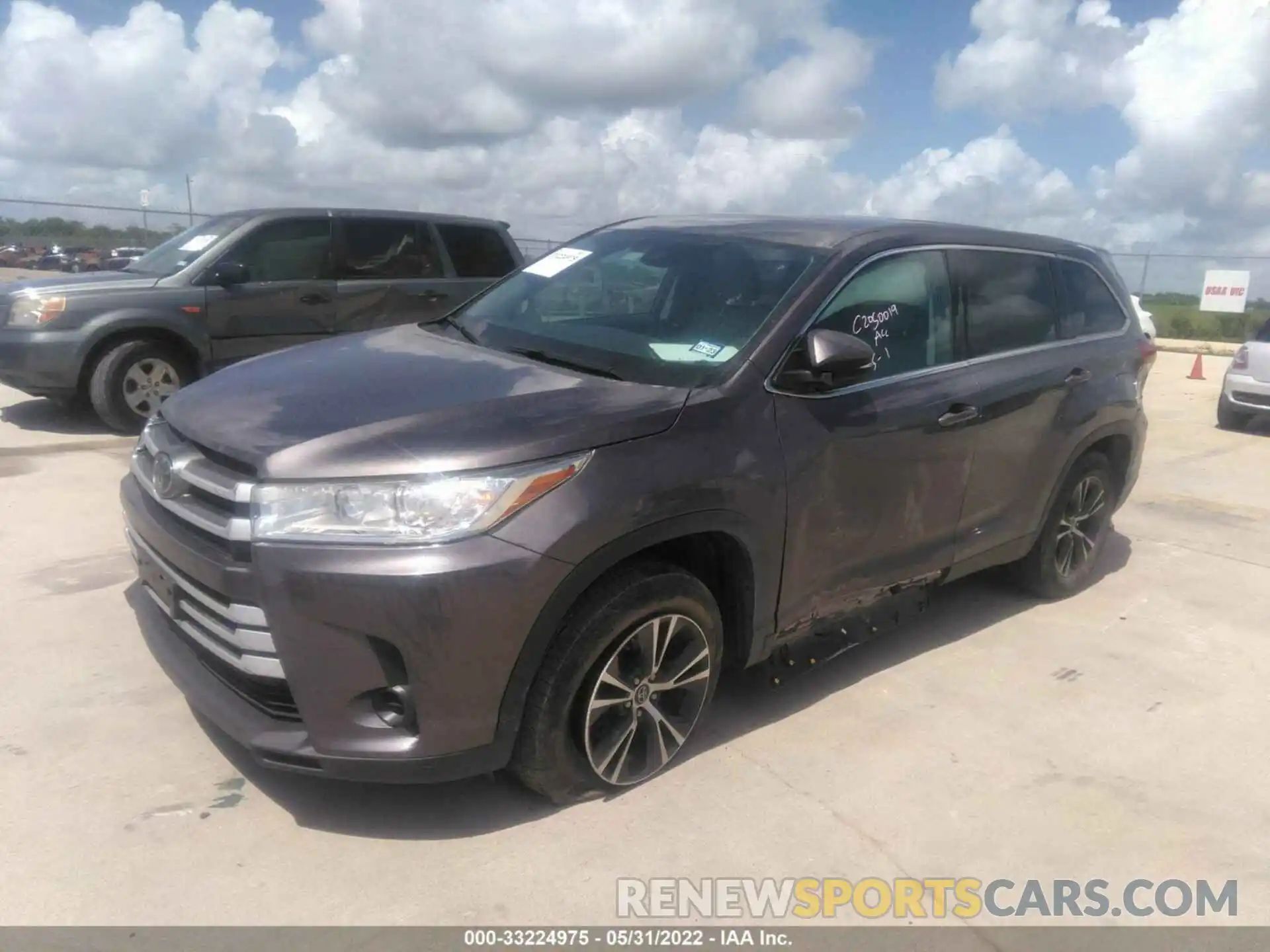 2 Photograph of a damaged car 5TDZARFH9KS047095 TOYOTA HIGHLANDER 2019