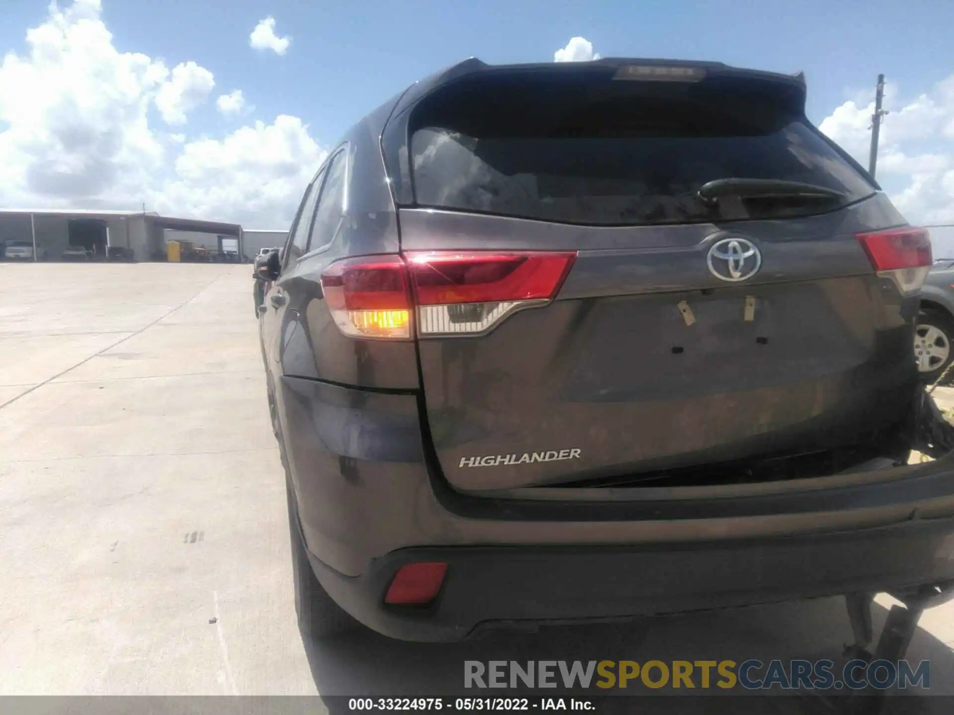 6 Photograph of a damaged car 5TDZARFH9KS047095 TOYOTA HIGHLANDER 2019