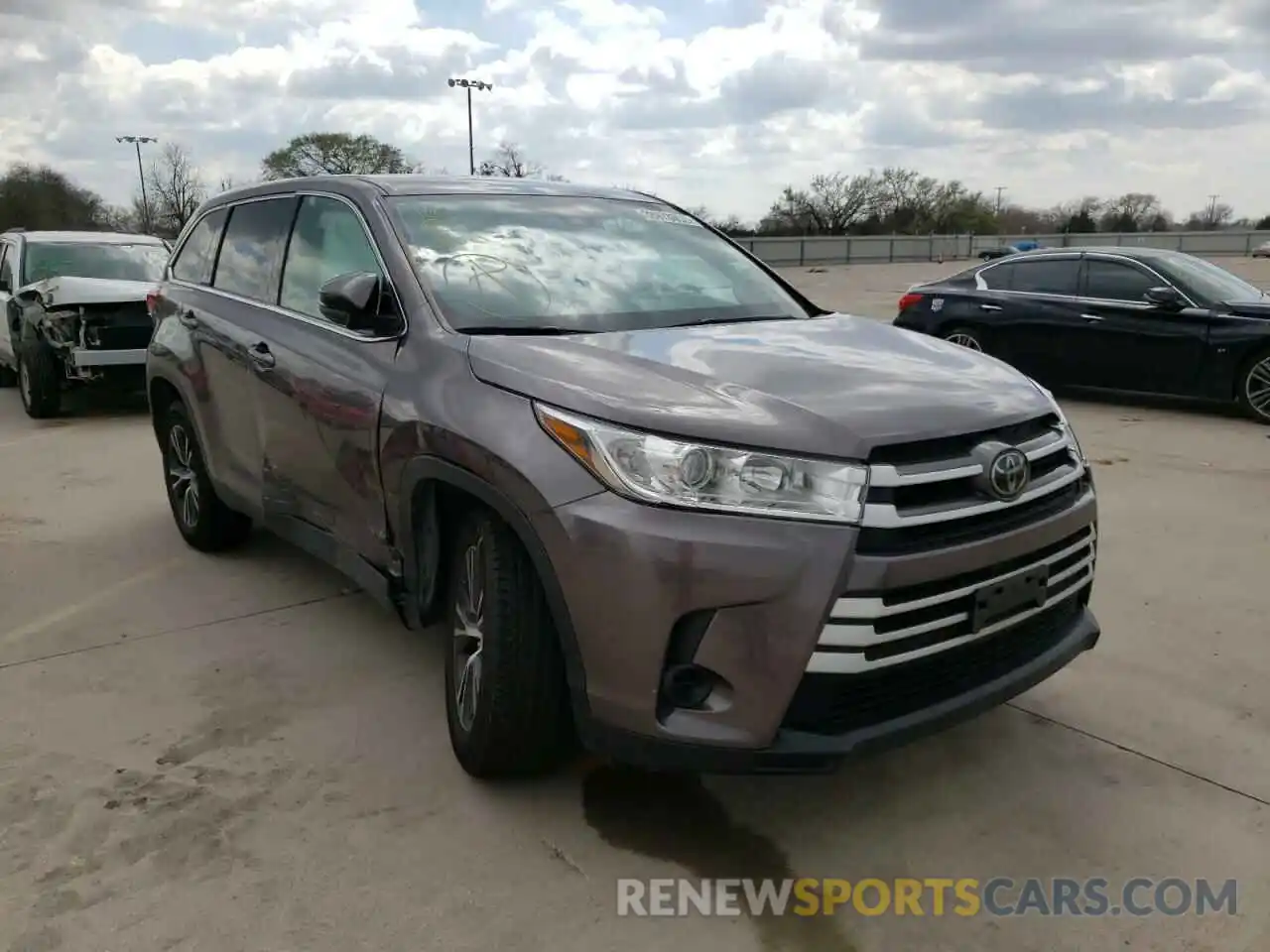 1 Photograph of a damaged car 5TDZARFH9KS048005 TOYOTA HIGHLANDER 2019