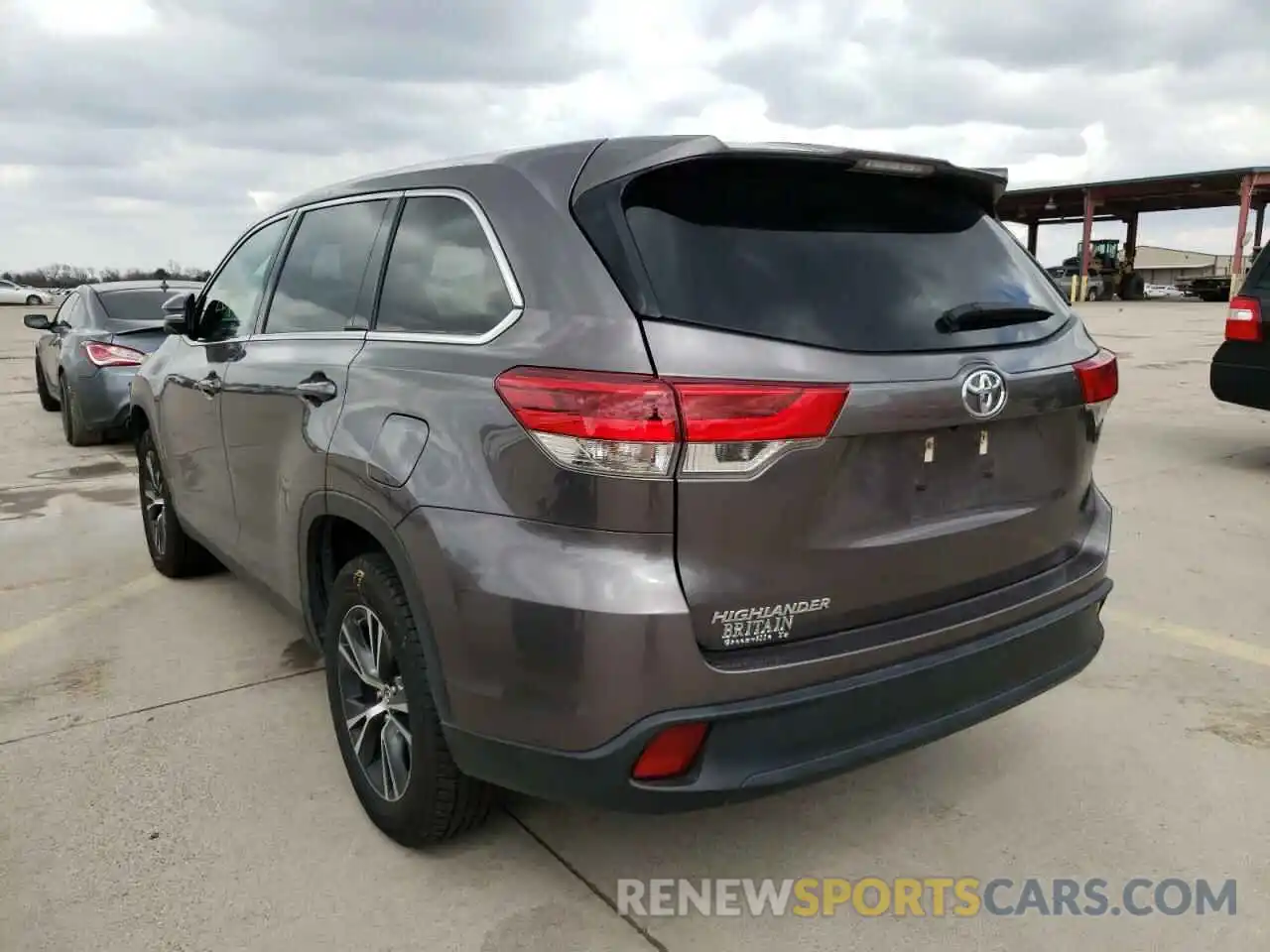 3 Photograph of a damaged car 5TDZARFH9KS048005 TOYOTA HIGHLANDER 2019