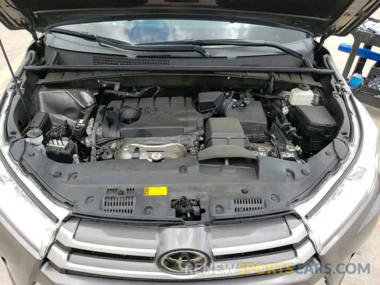 7 Photograph of a damaged car 5TDZARFH9KS048005 TOYOTA HIGHLANDER 2019