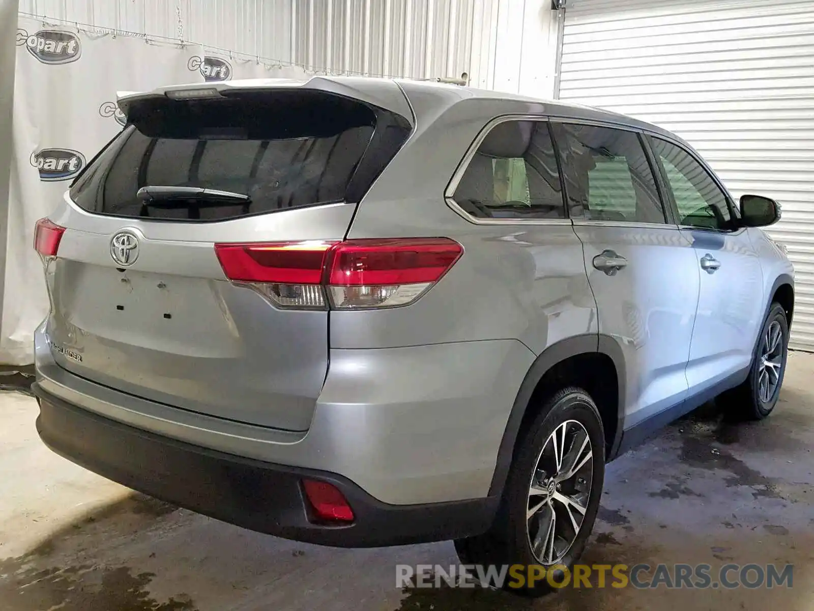 4 Photograph of a damaged car 5TDZARFH9KS048232 TOYOTA HIGHLANDER 2019