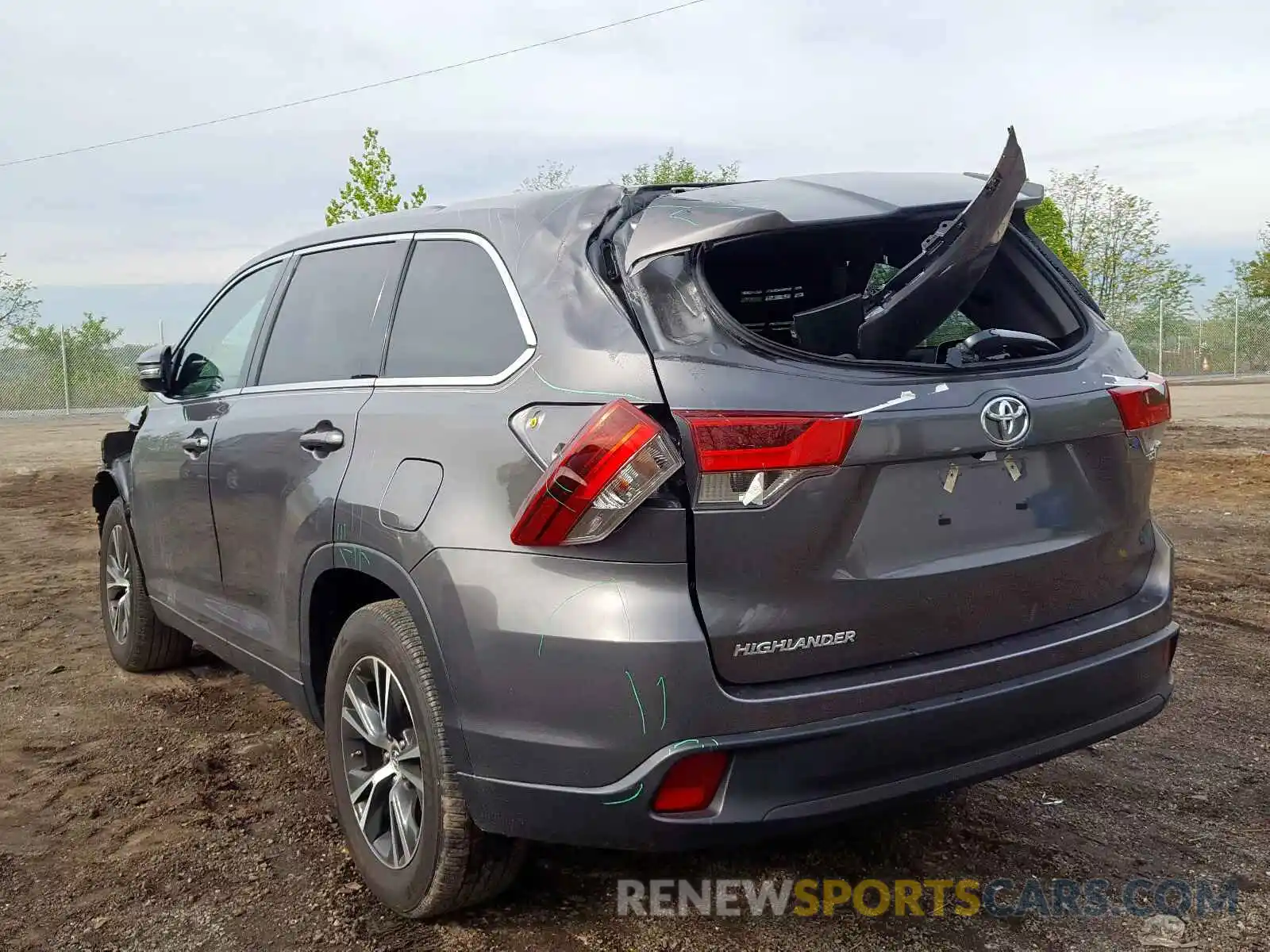 3 Photograph of a damaged car 5TDZARFH9KS049140 TOYOTA HIGHLANDER 2019